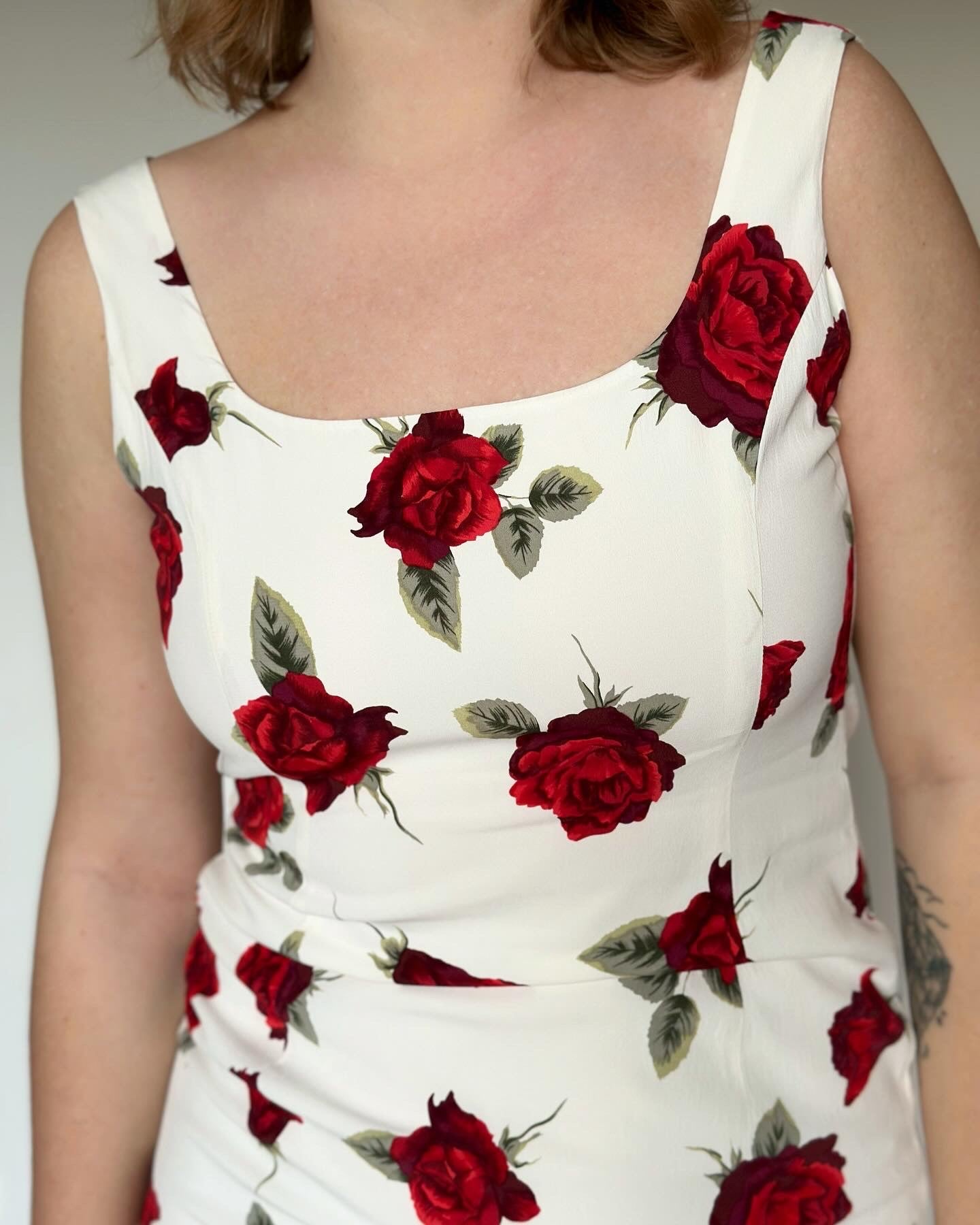 Stunning vintage floral dress by Karen Millen 🌺