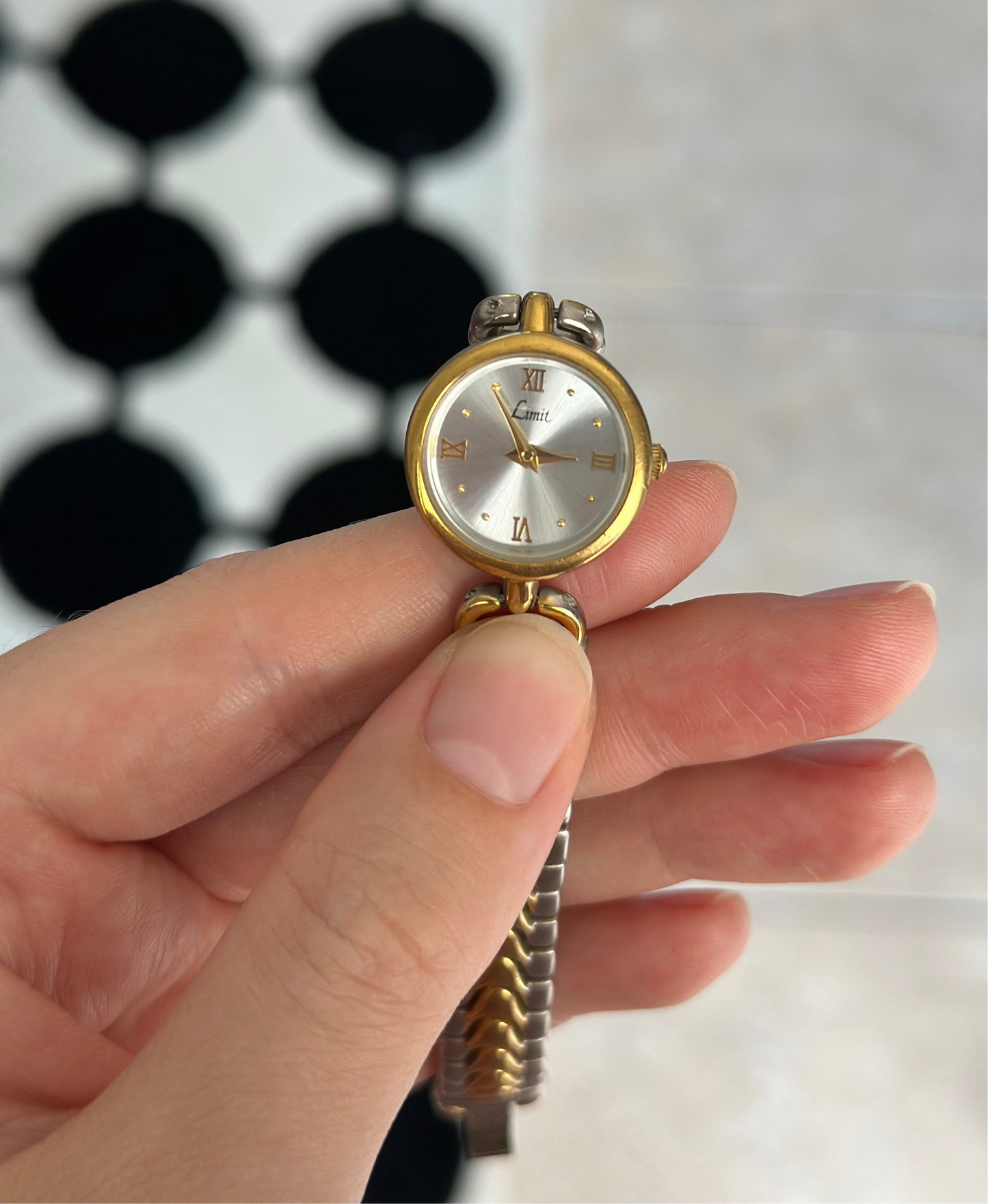 Sophisticated vintage two-tone Limit watch