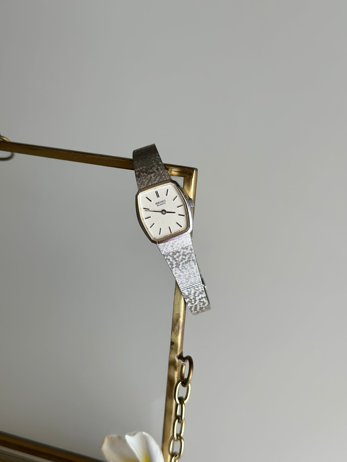 Timeless vintage Seiko quartz watch in a silver tone