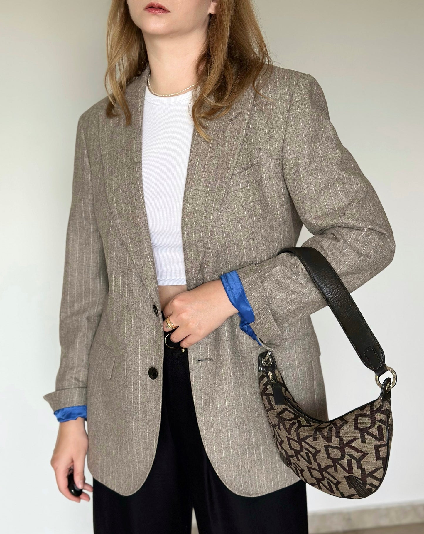 Timeless wool blazer with blue lining