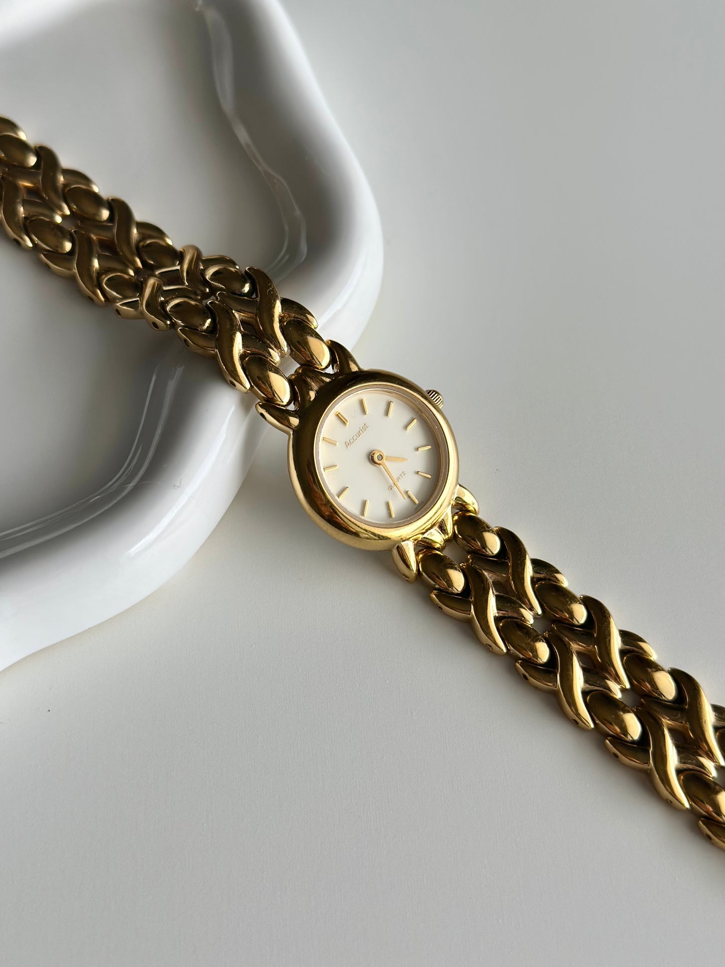 Vintage gold-tone quartz watch by Accurist