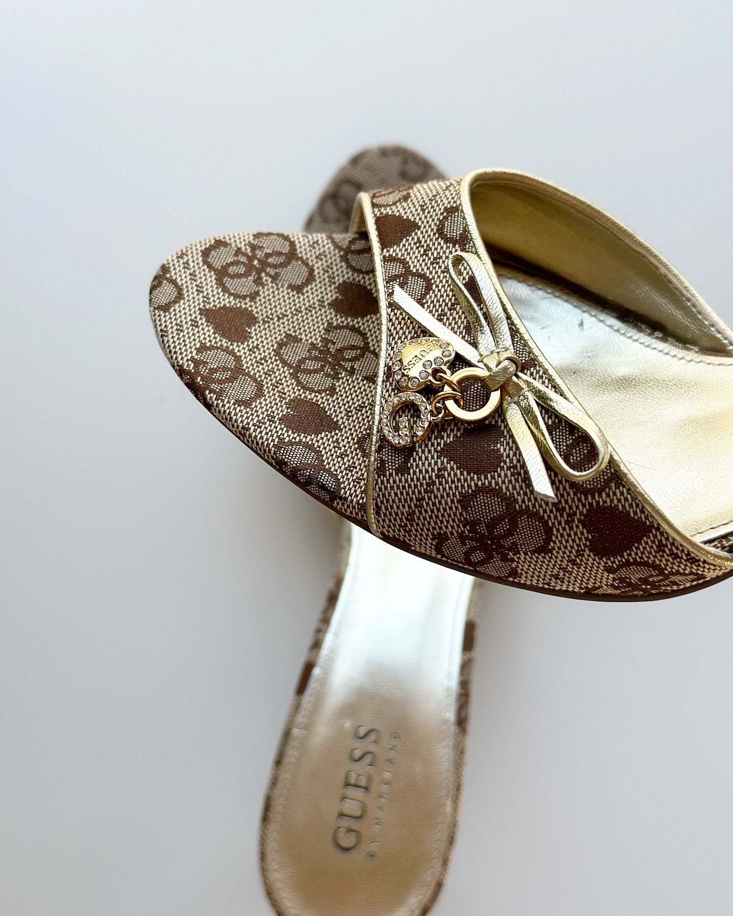 Amazing vintage heeled mules Guess