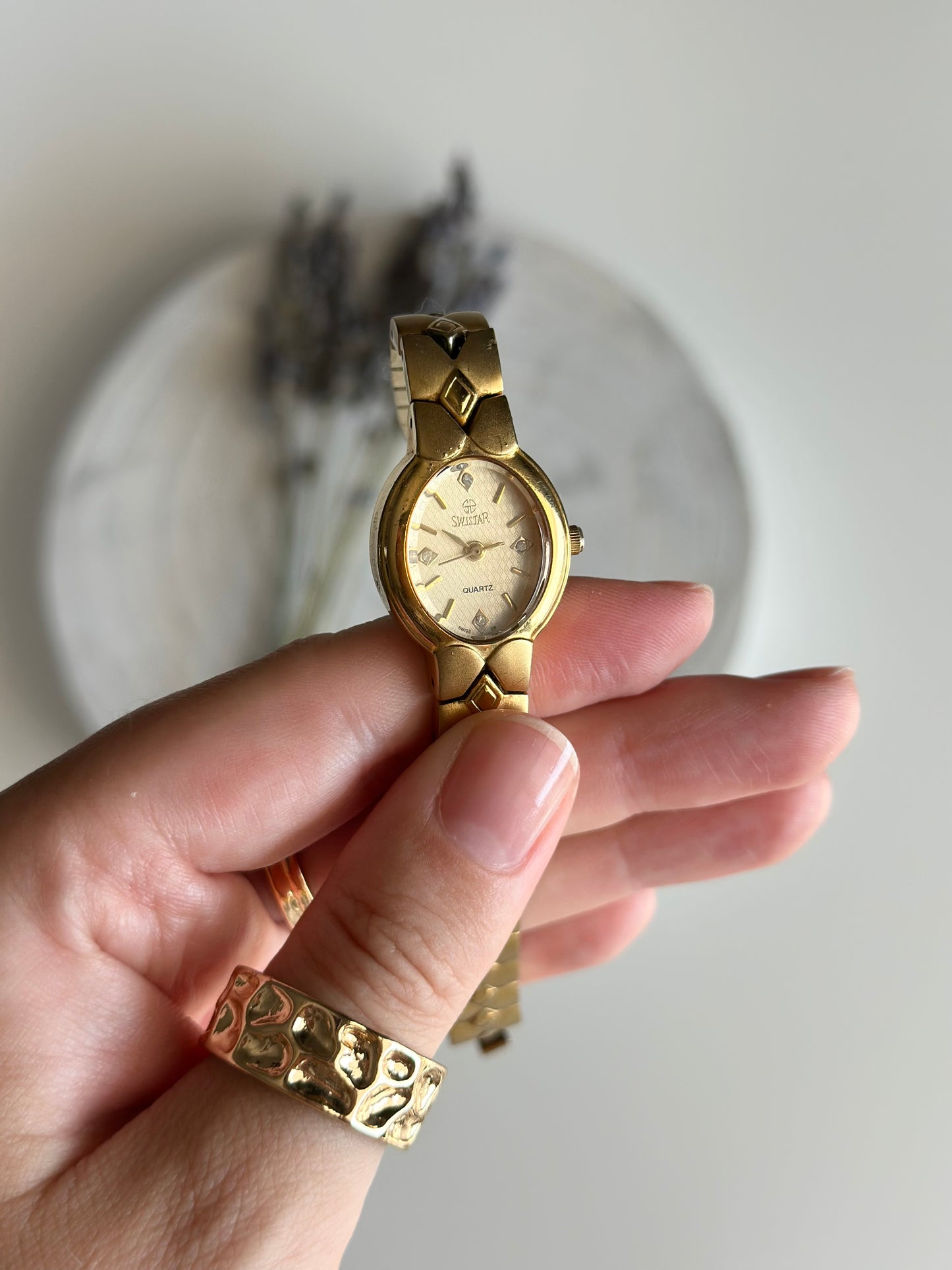 Elegant vintage classic '90s watch Swistar