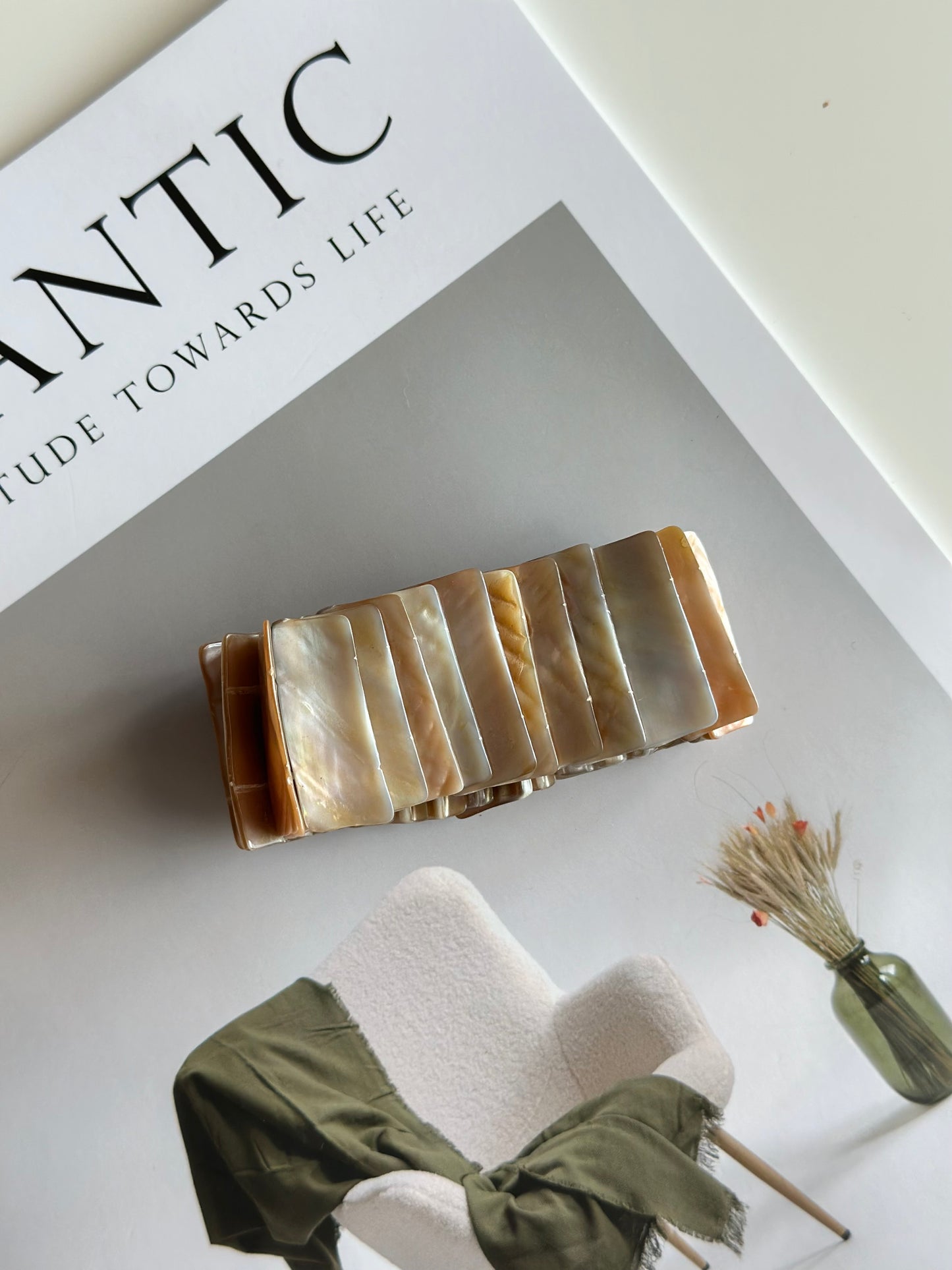 Natural mother-of-pearl vintage stretch bracelet