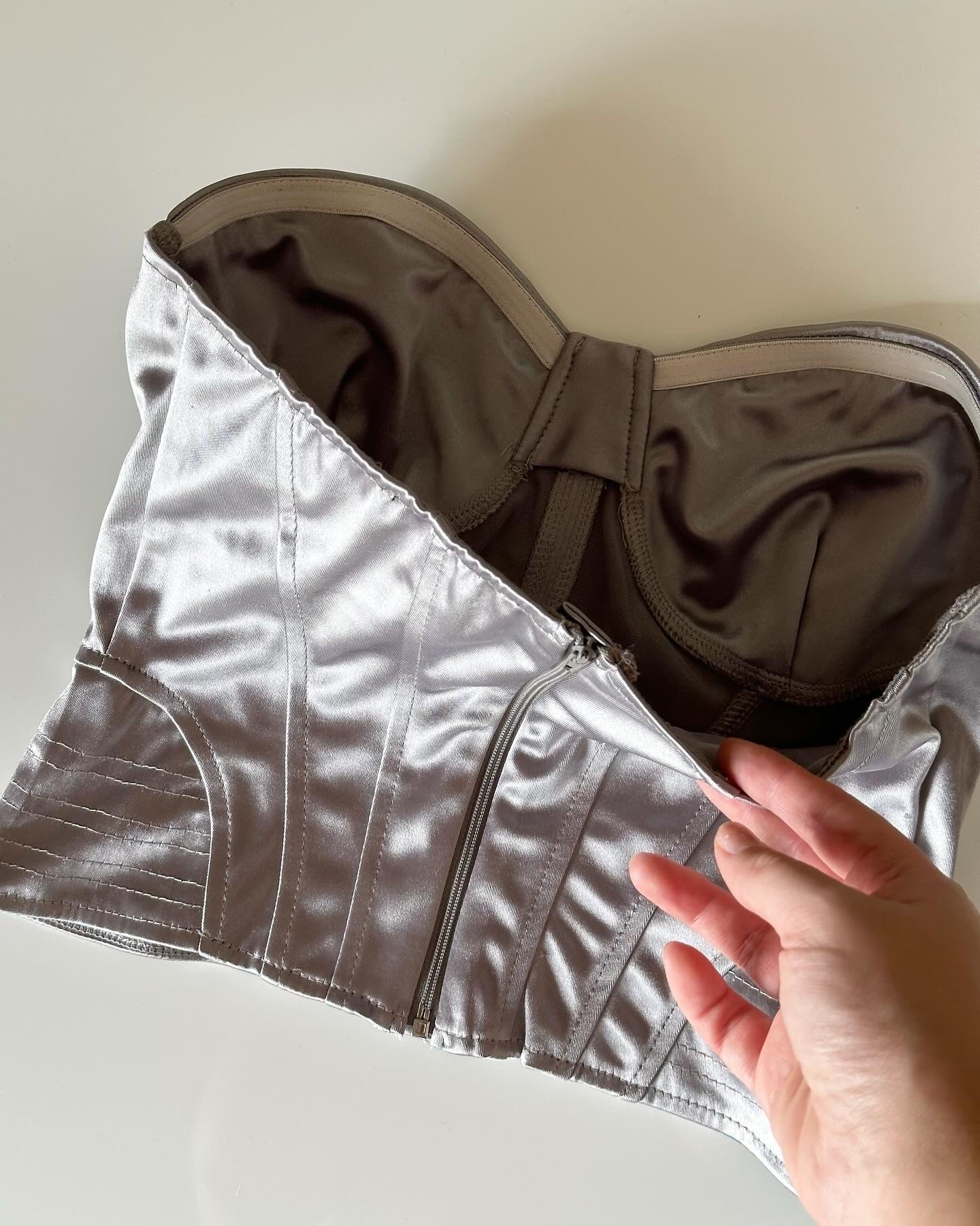 Lovely satin corset top in a beautiful grey color 🩶