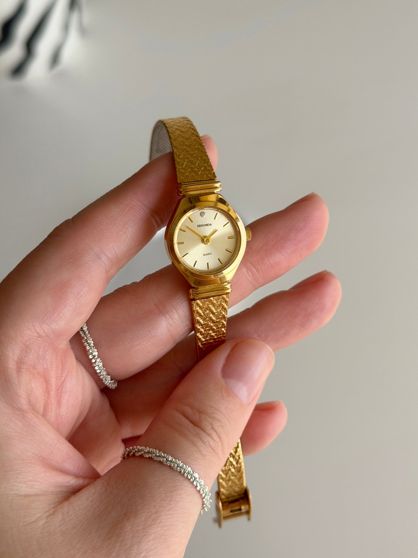Dainty vintage Sekonda gold-tone watch
