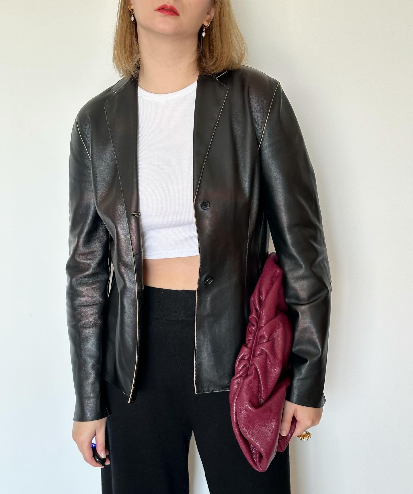 Stunning vintage leather jacket 💔