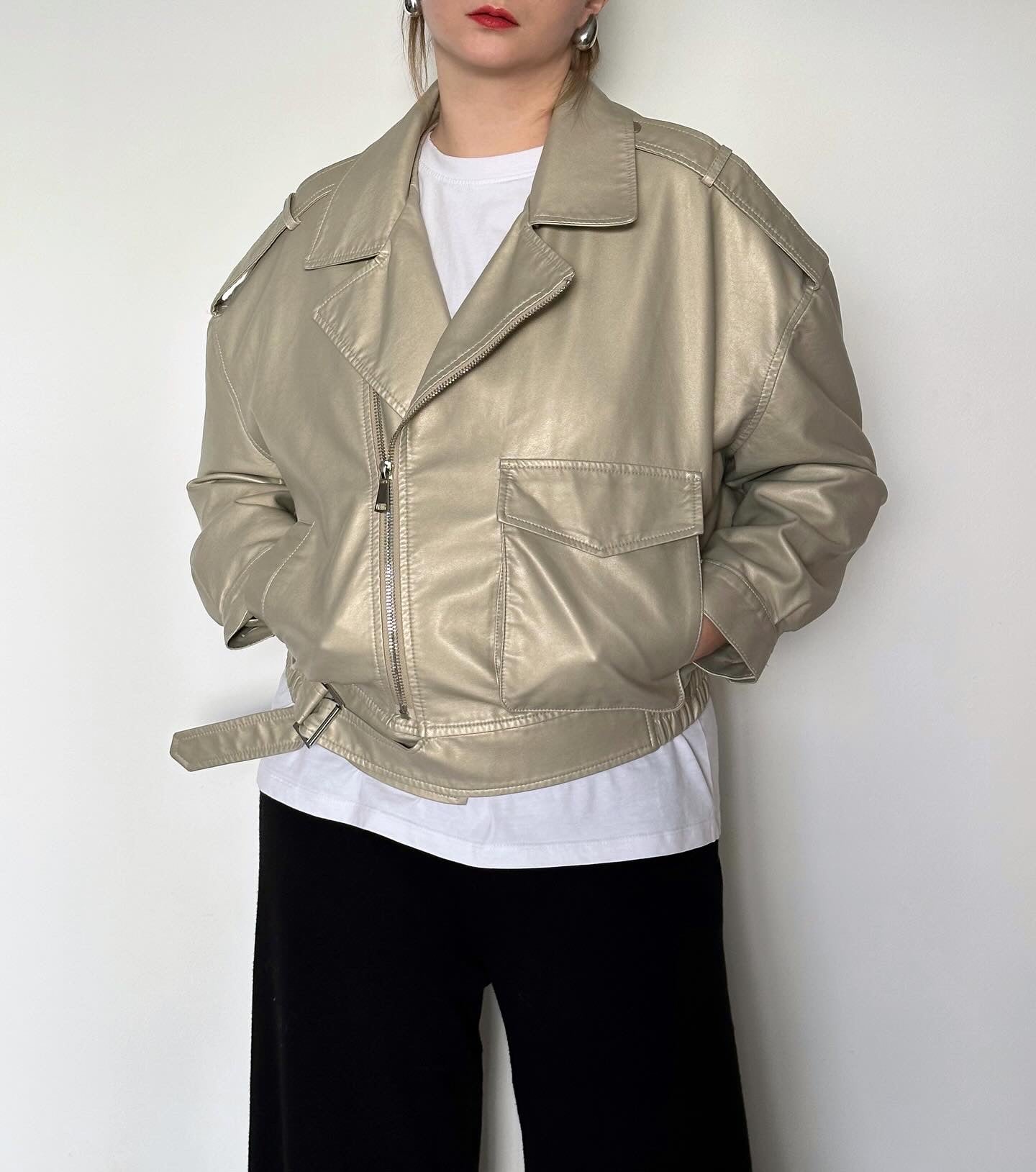 Gorgeous oversized faux leather jacket 🤍