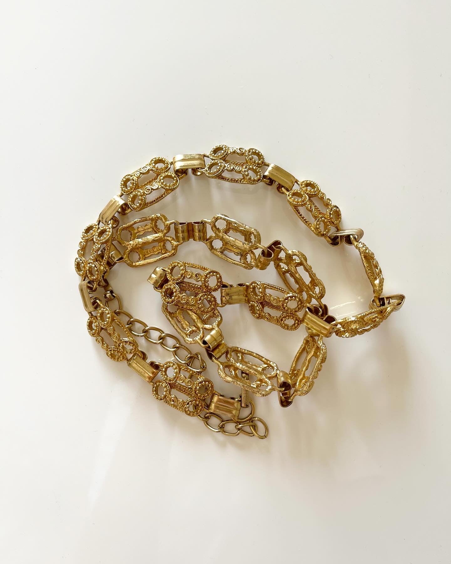 Amazing vintage gold-tone chain belt