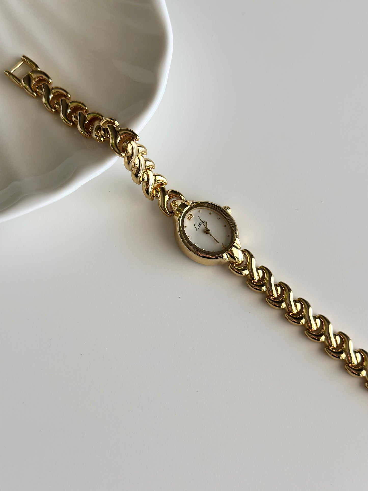 Charming vintage gold-tone watch Limit ✨