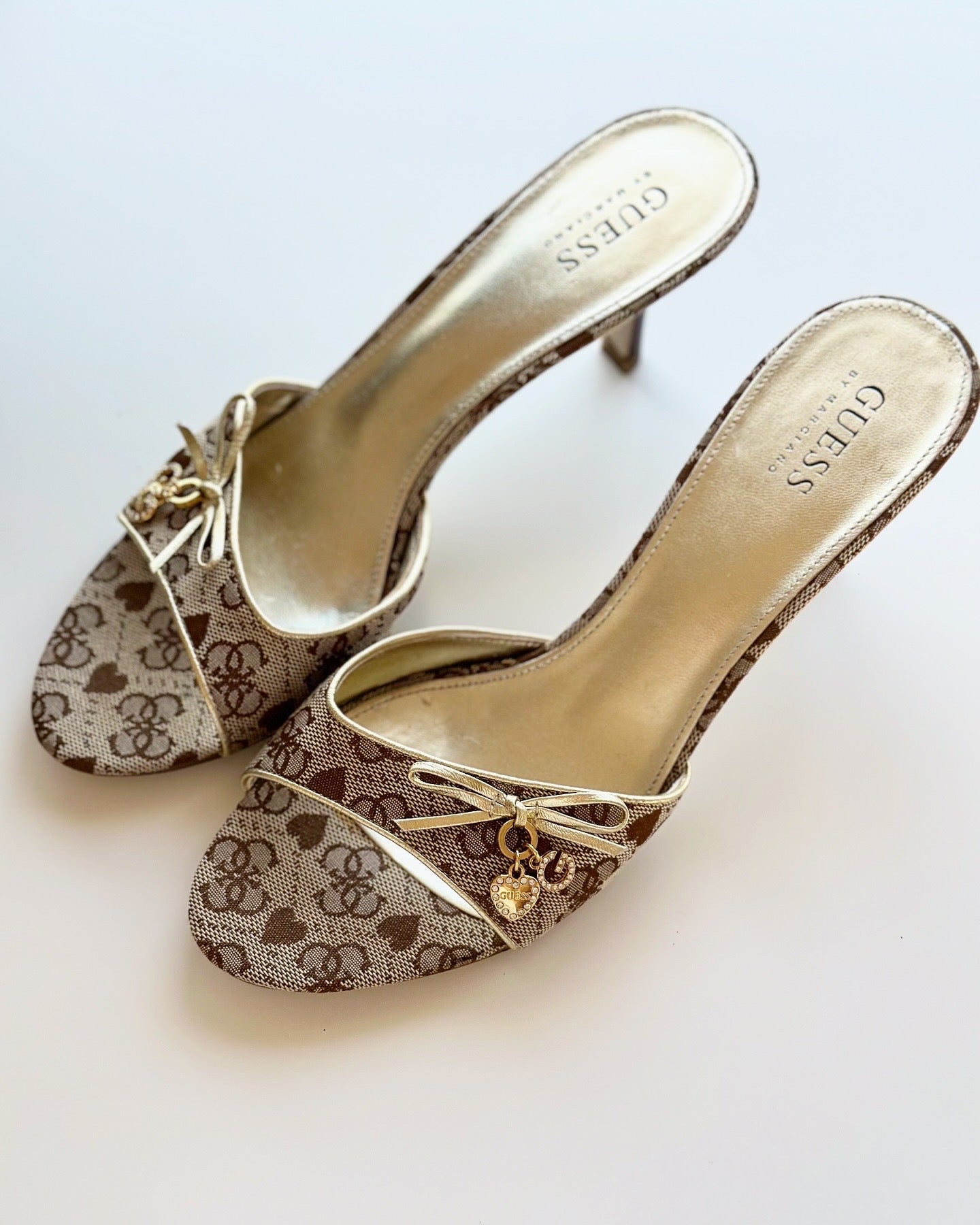 Amazing vintage heeled mules Guess