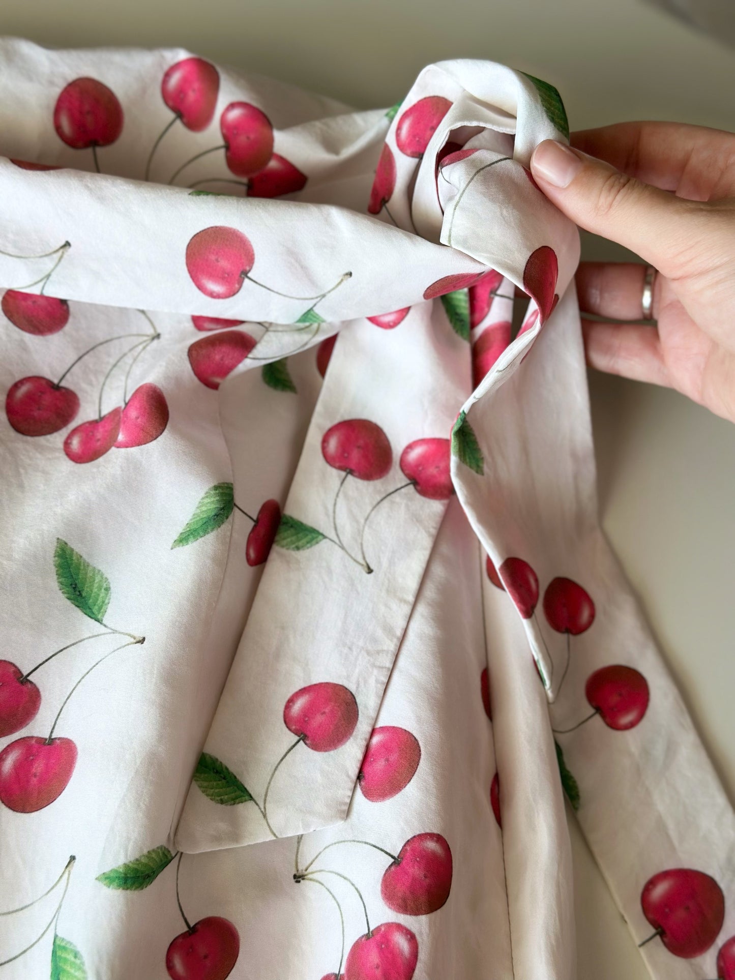 Charming vintage Italian silk skirt 🍒