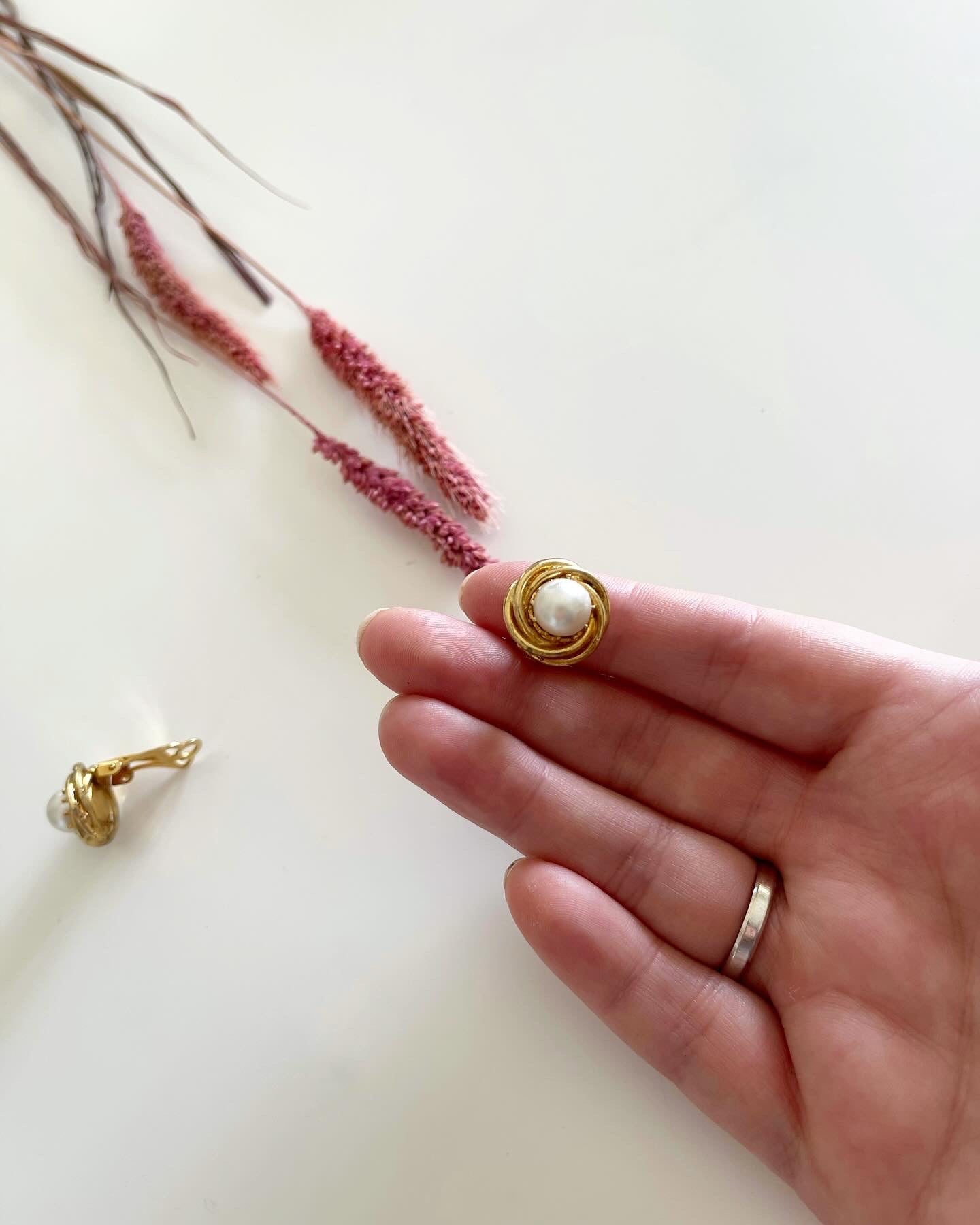 Lovely vintage faux pearl clip-on earrings