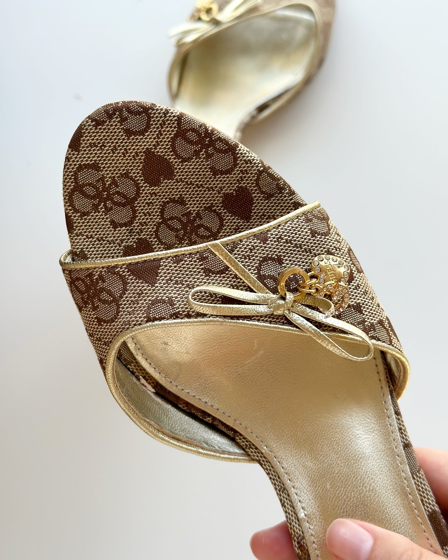 Amazing vintage heeled mules Guess