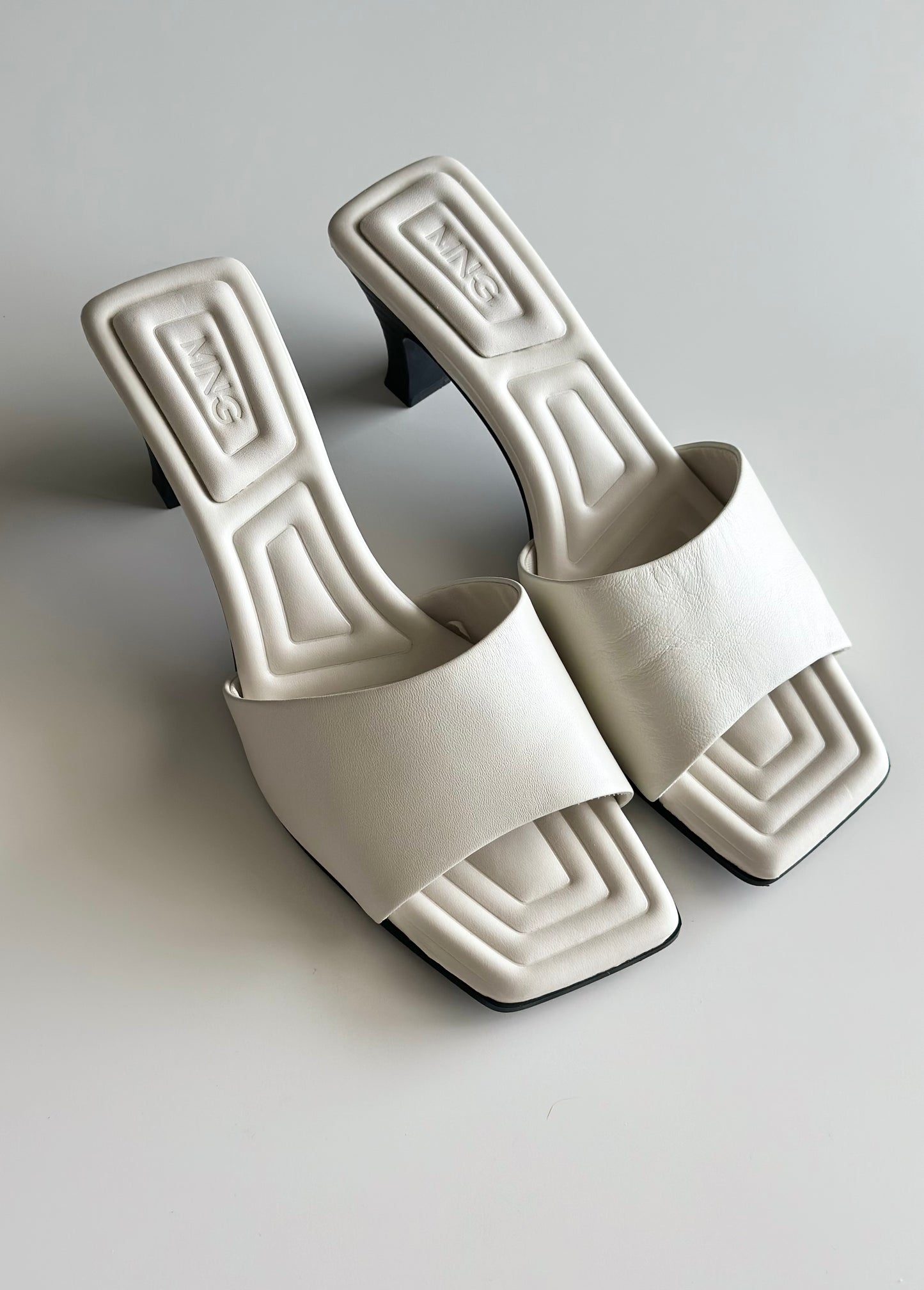 Chic Mango leather mules