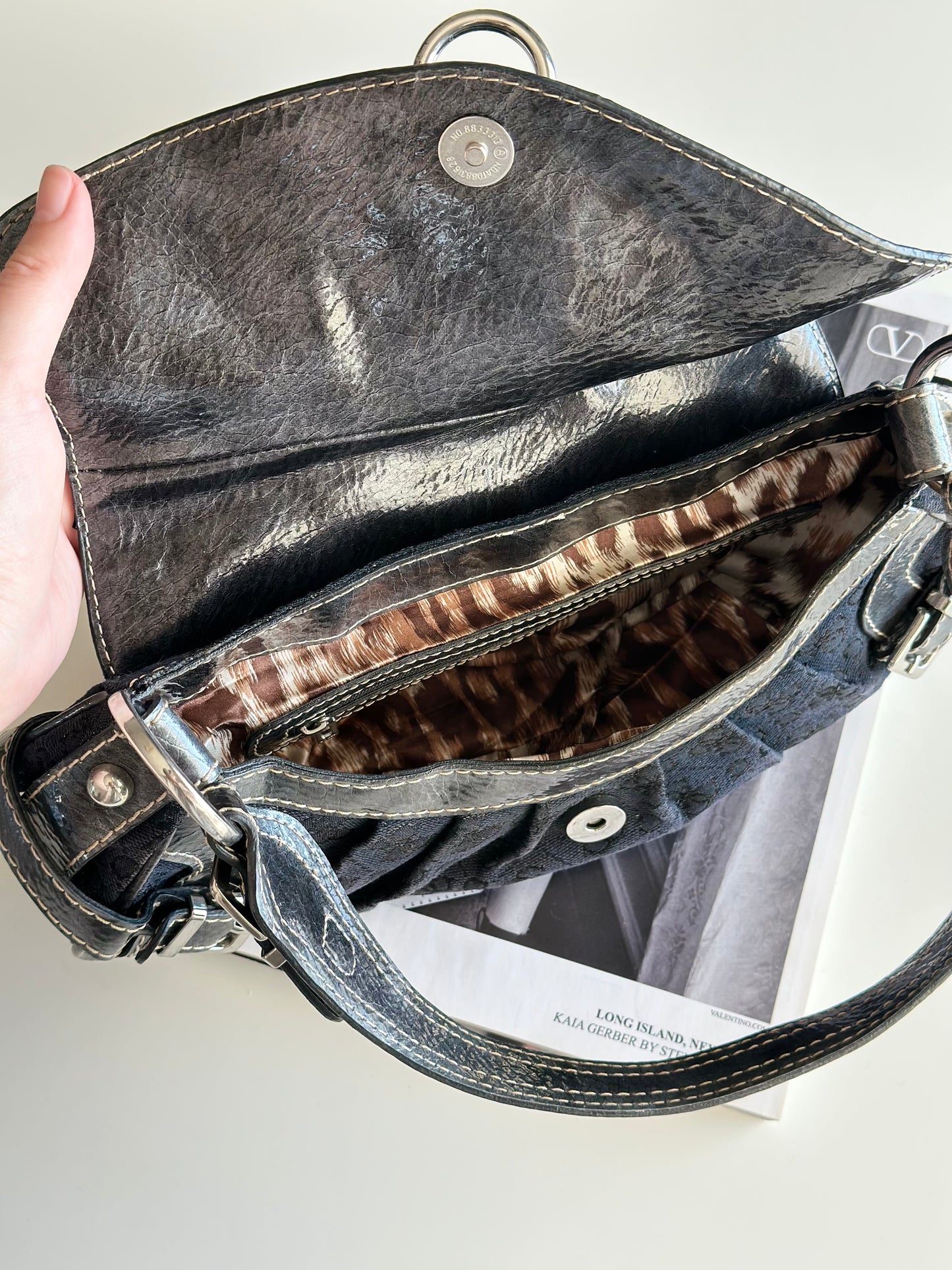 Stunning authentic vintage Guess grey baguette bag