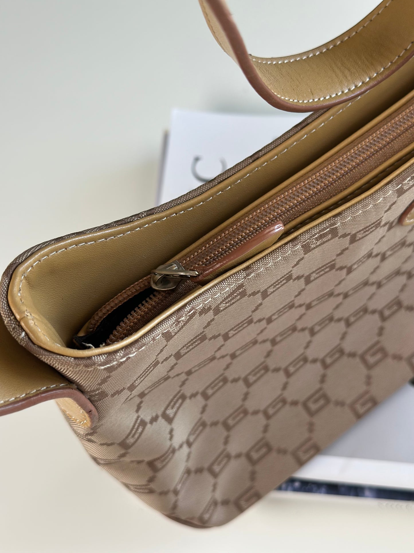 Charming vintage beige shoulder bag