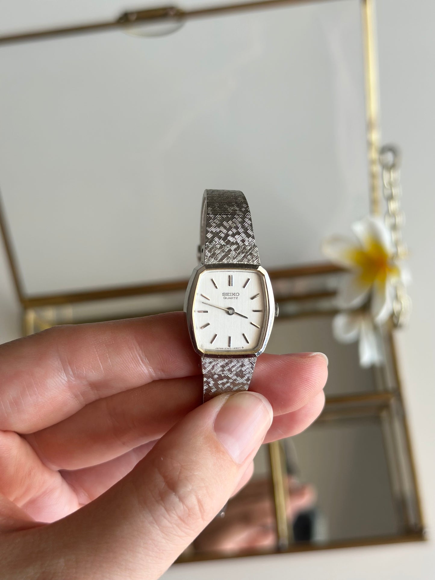 Timeless vintage Seiko quartz watch in a silver tone