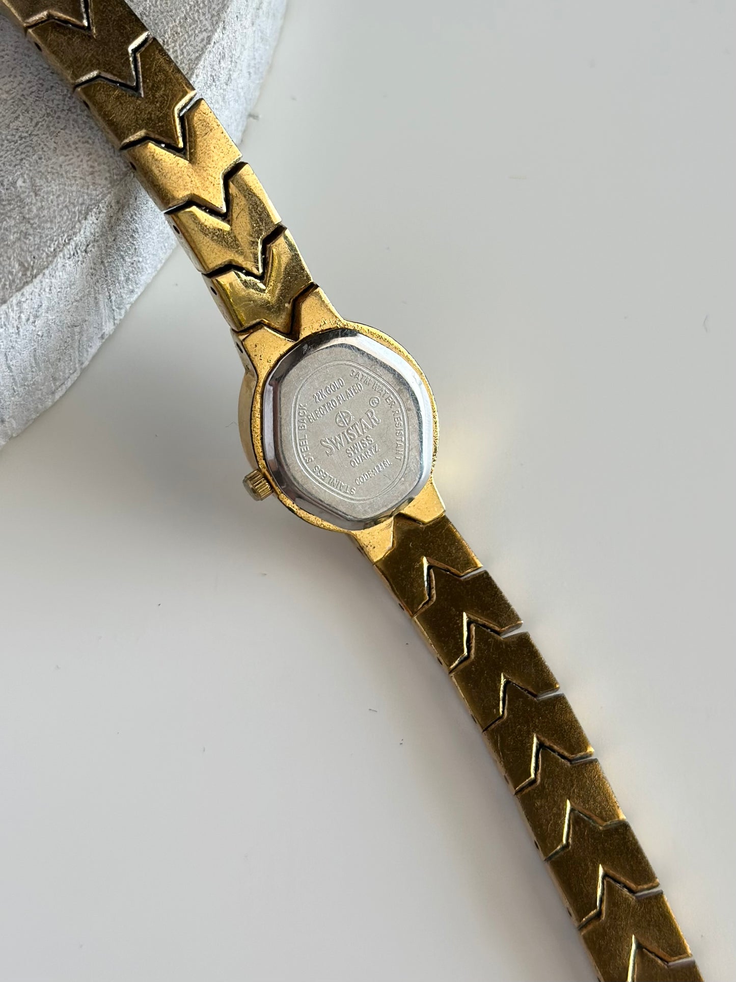 Elegant vintage classic '90s watch Swistar