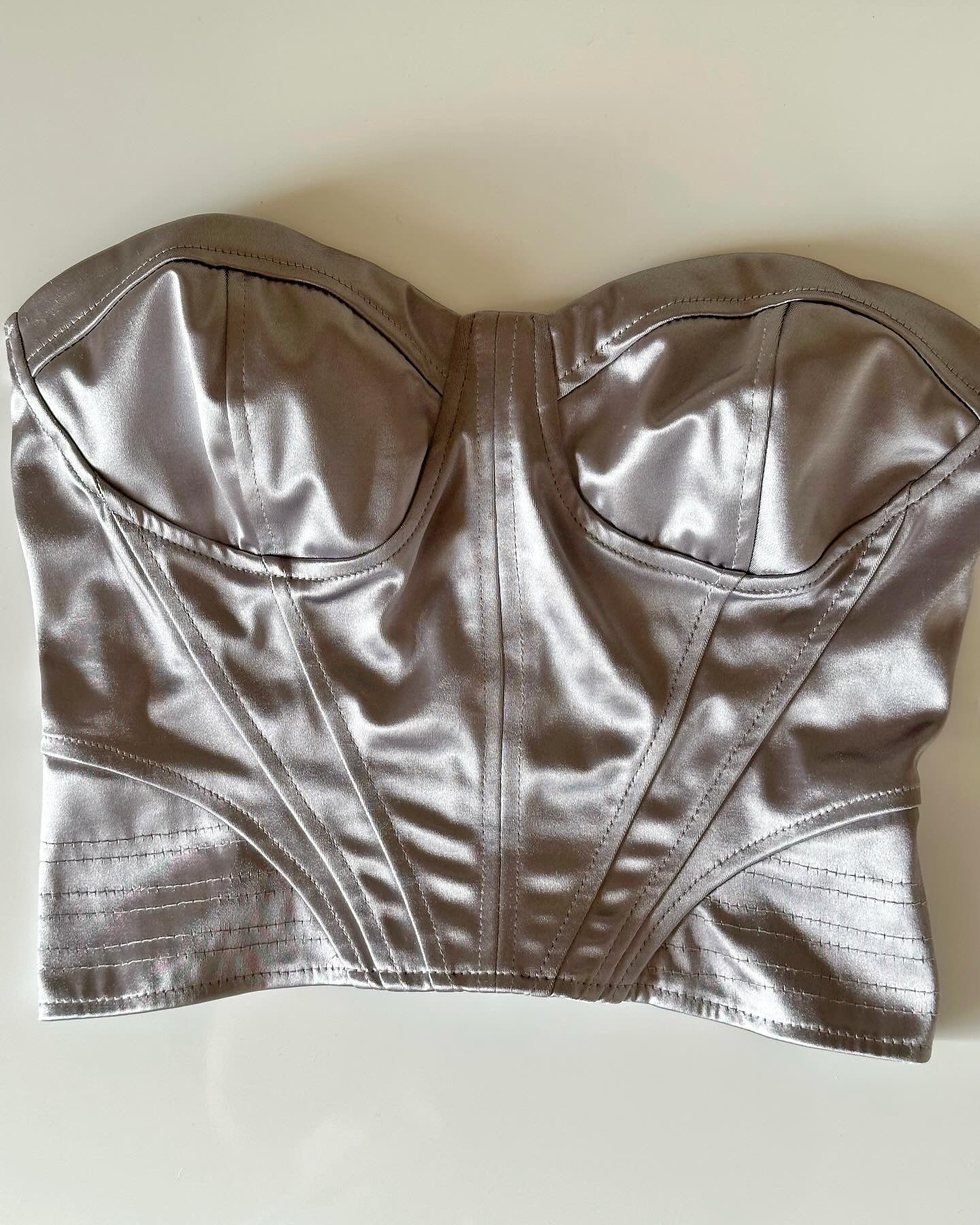Lovely satin corset top in a beautiful grey color 🩶