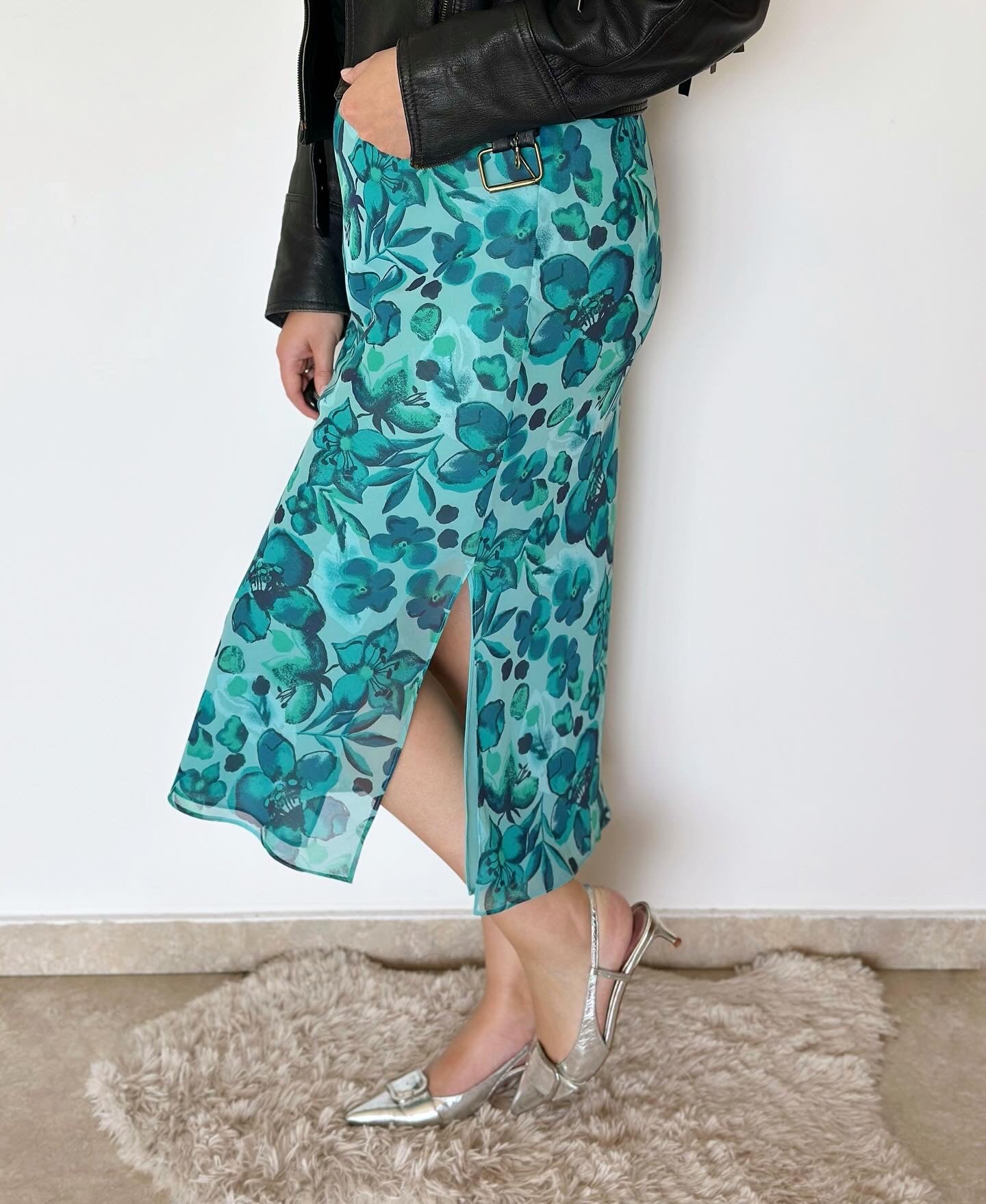 Beautiful romantic vintage floral skirt