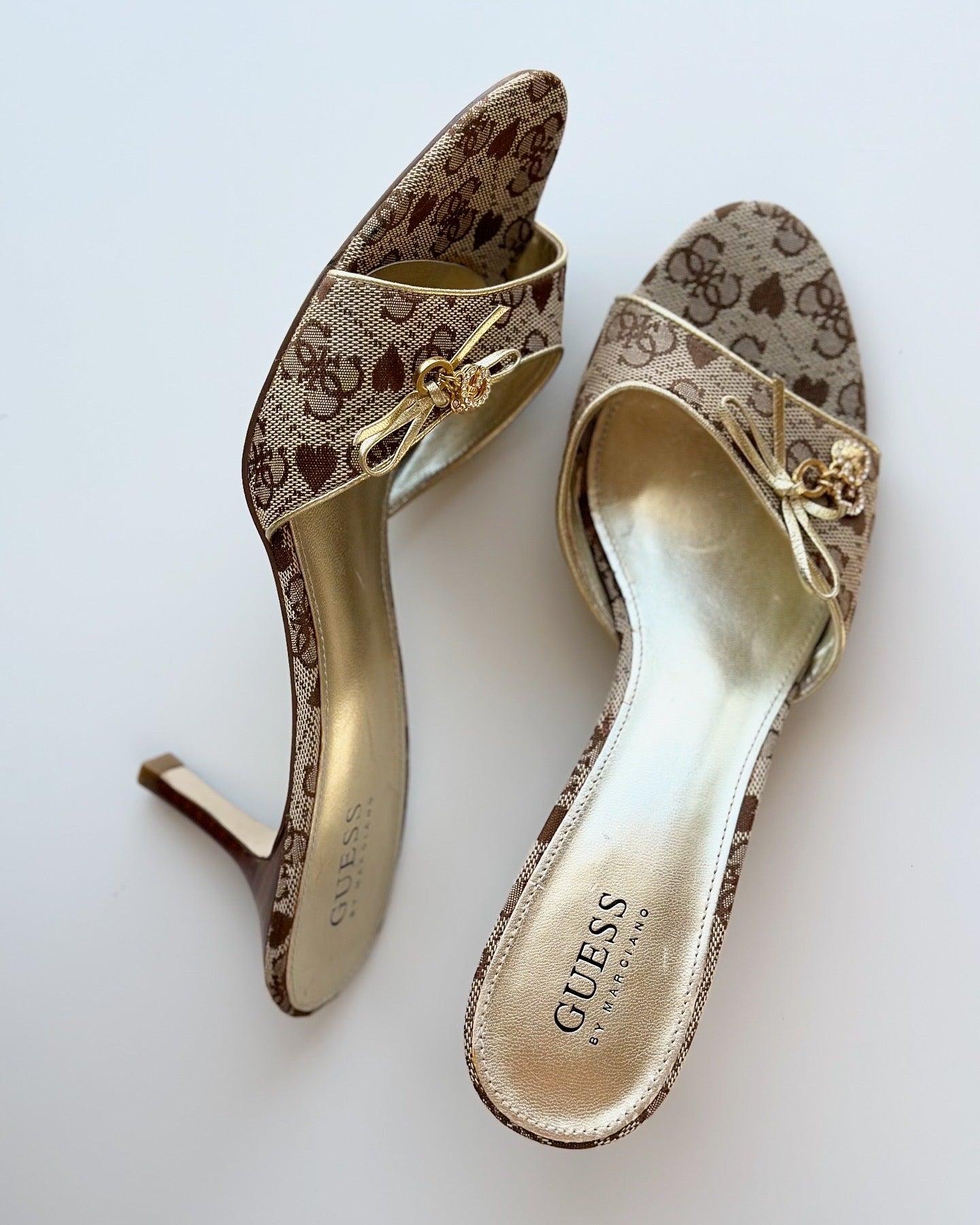 Amazing vintage heeled mules Guess
