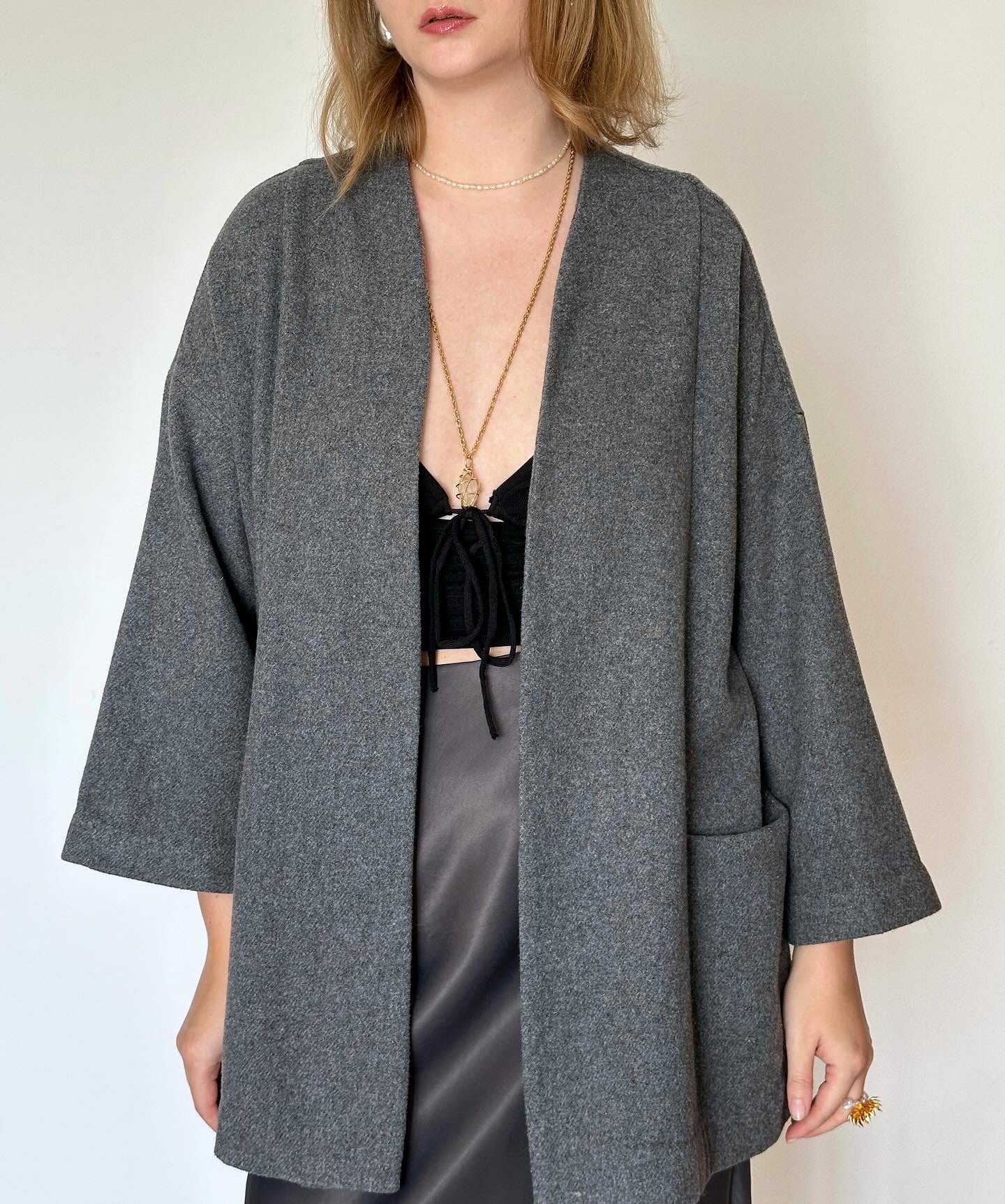 Beautiful vintage kimono style cardigan with wide sleeves