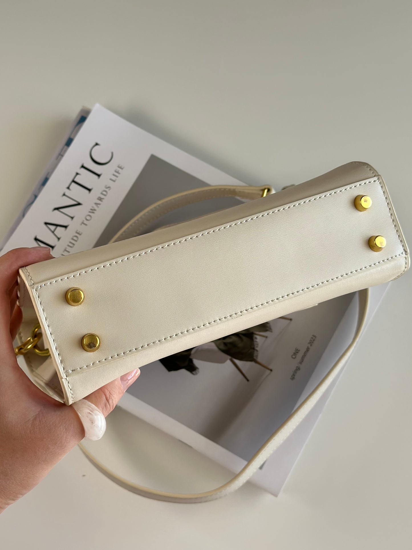 Elegant ivory leather handbag from Kassandre