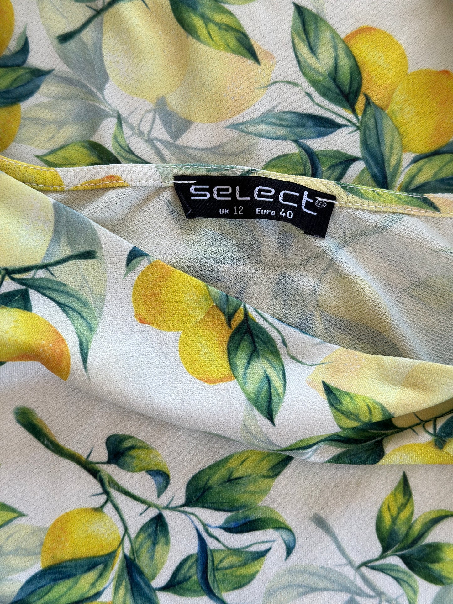 Cute mini dress with lemons print