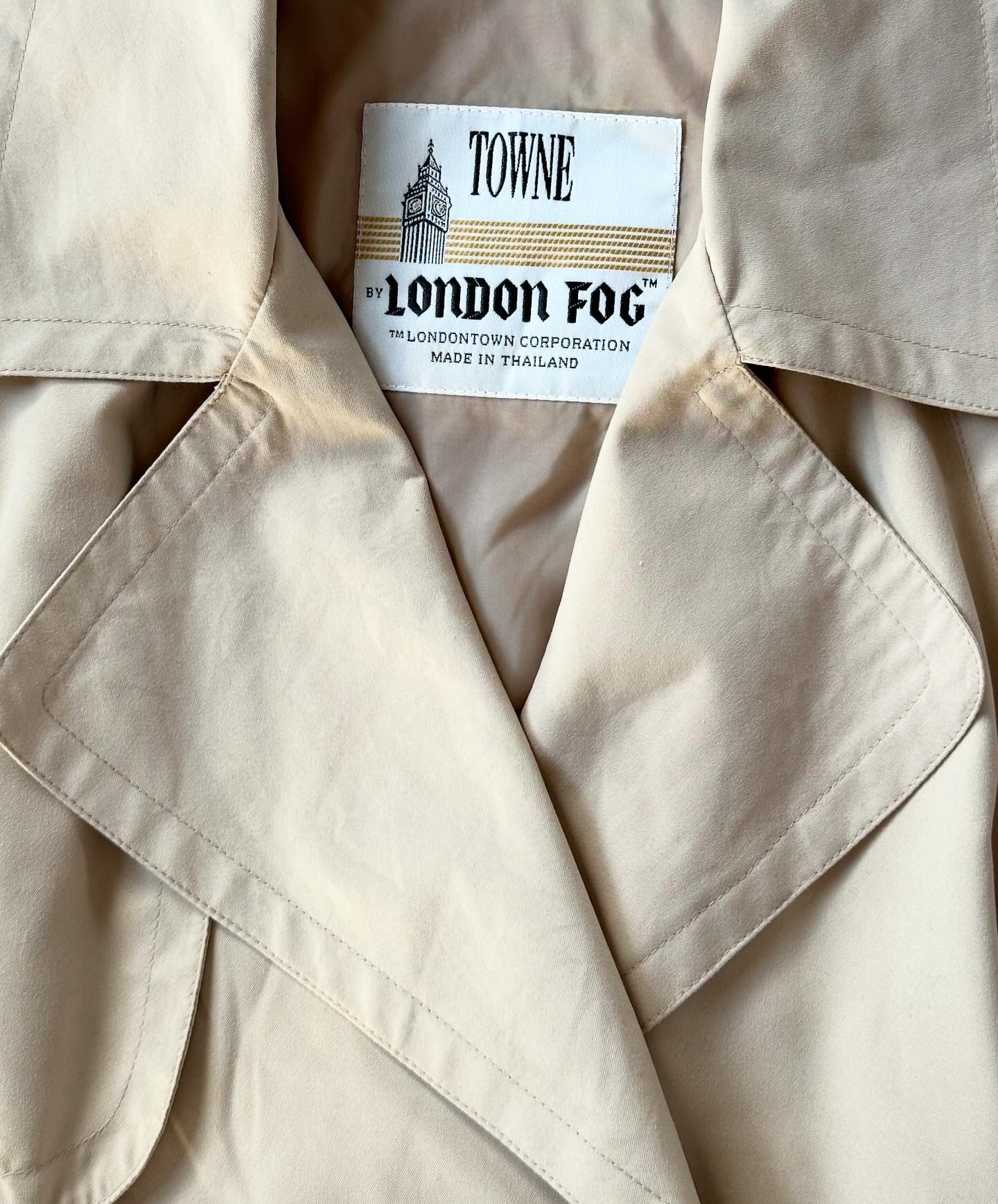 Gorgeous vintage double-breasted trench coat London Fog
