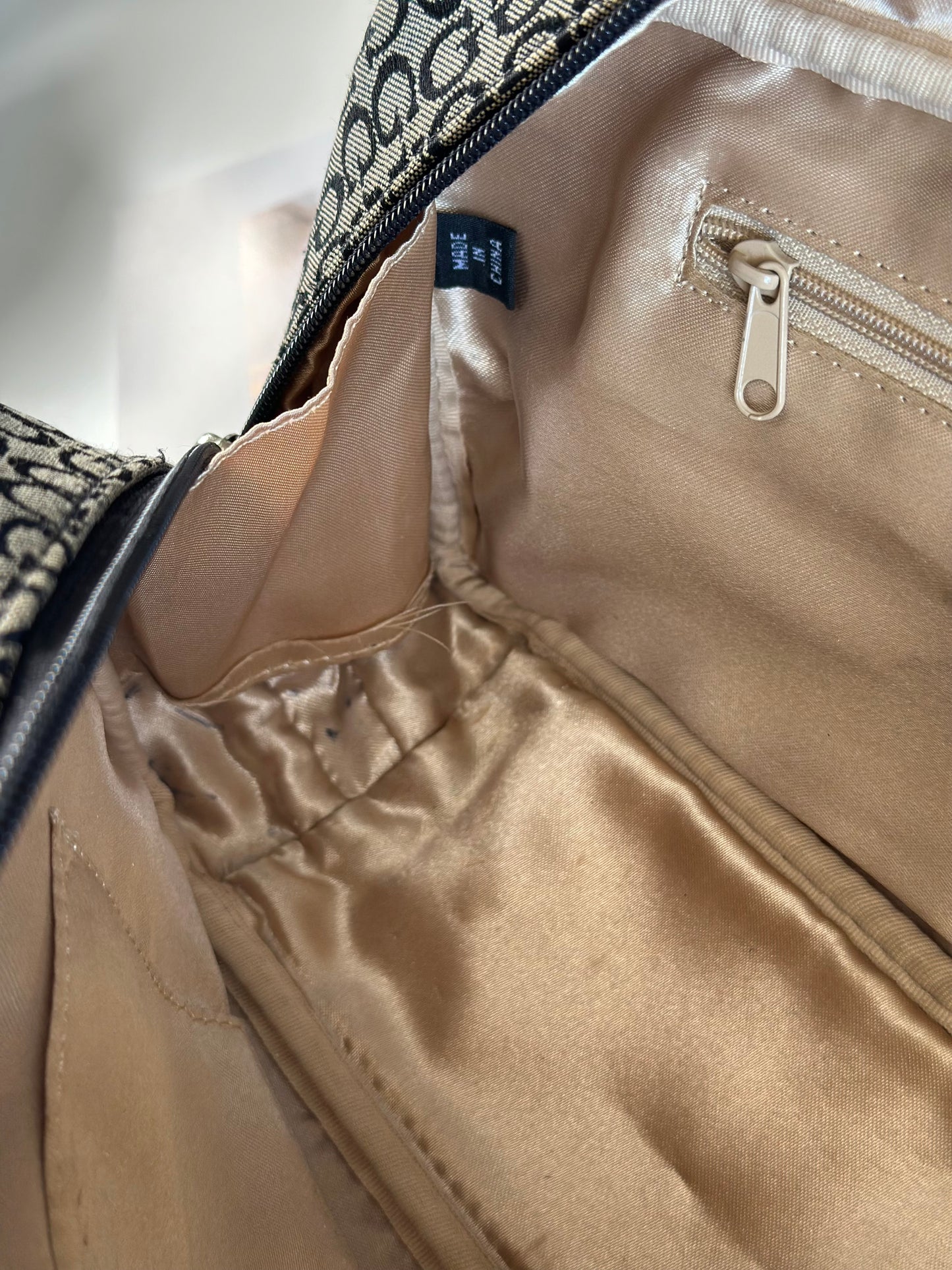 Classic vintage Guess shoulder bag from 90s