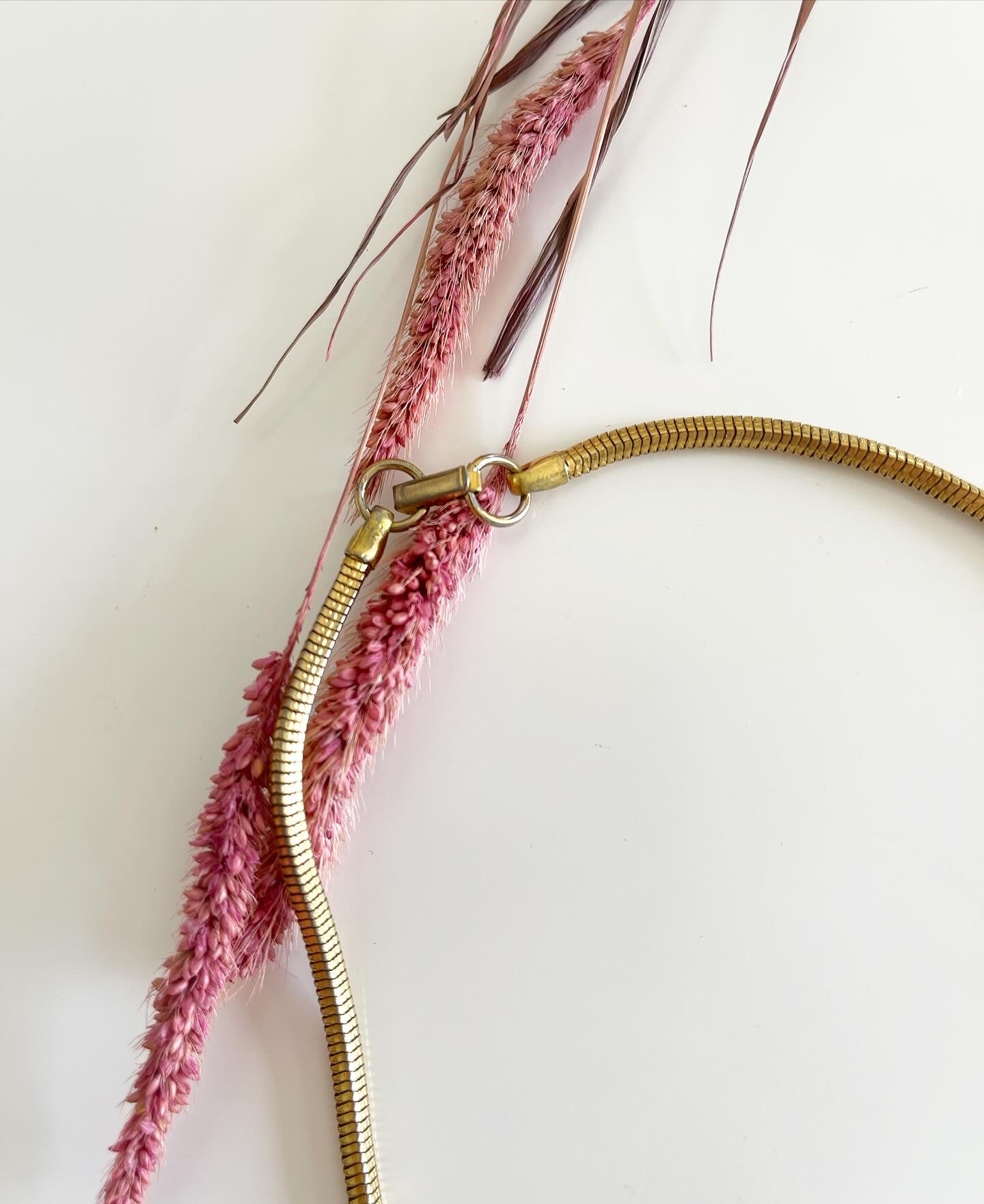 Lovely vintage gold-tone necklace