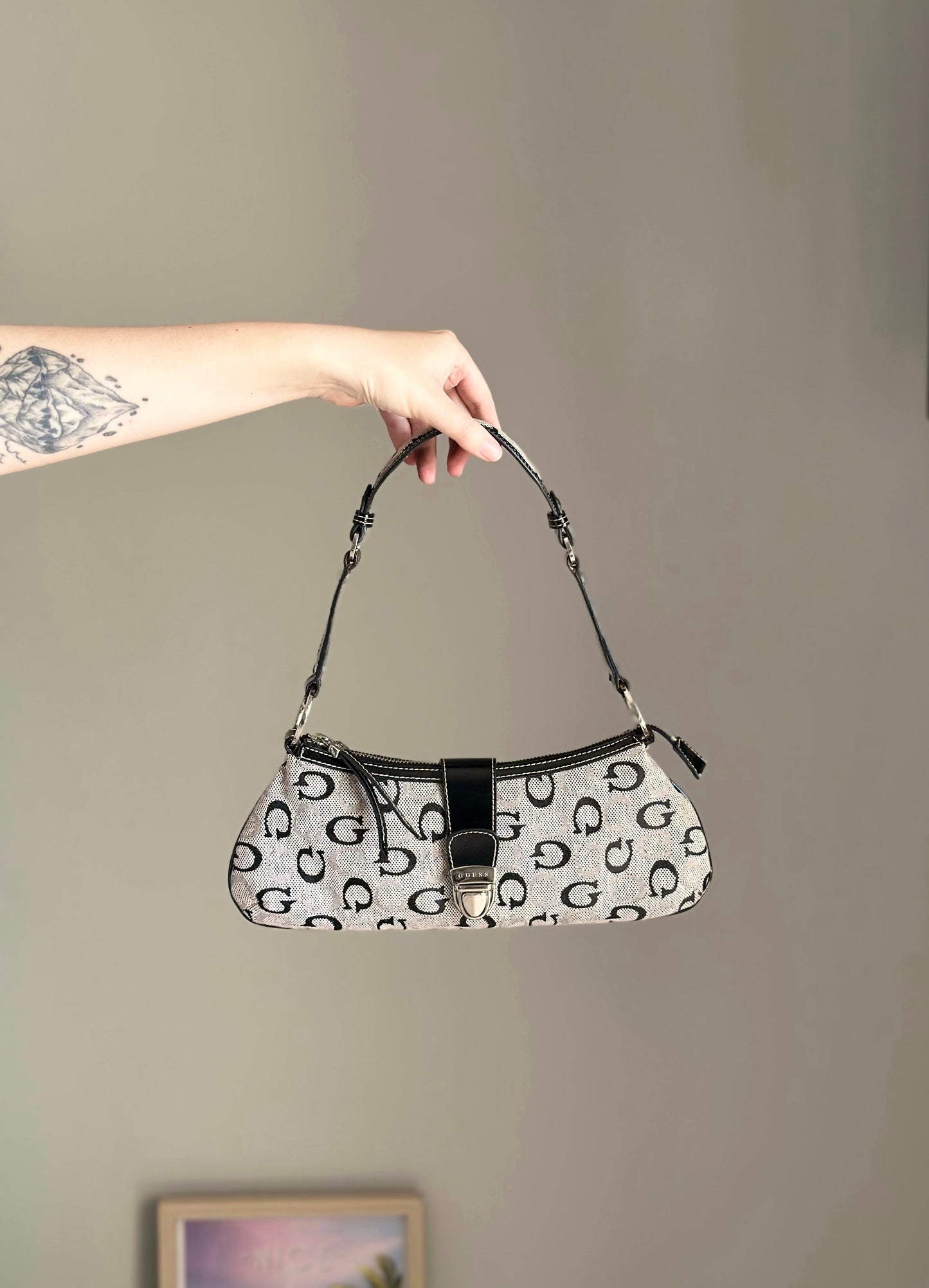Vintage Guess grey baguette bag