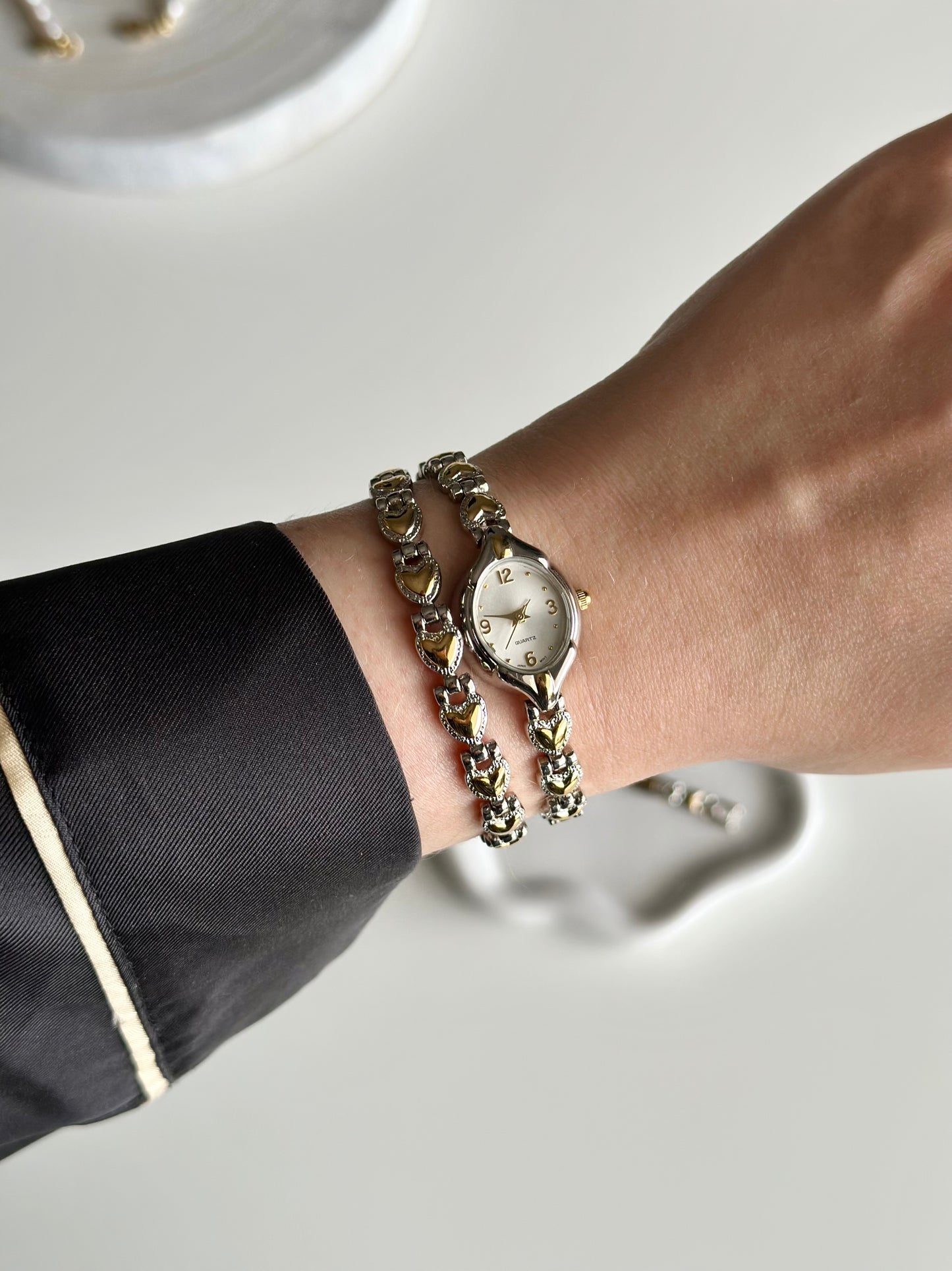 Vintage quartz two-tones watch set by Avon 🩶