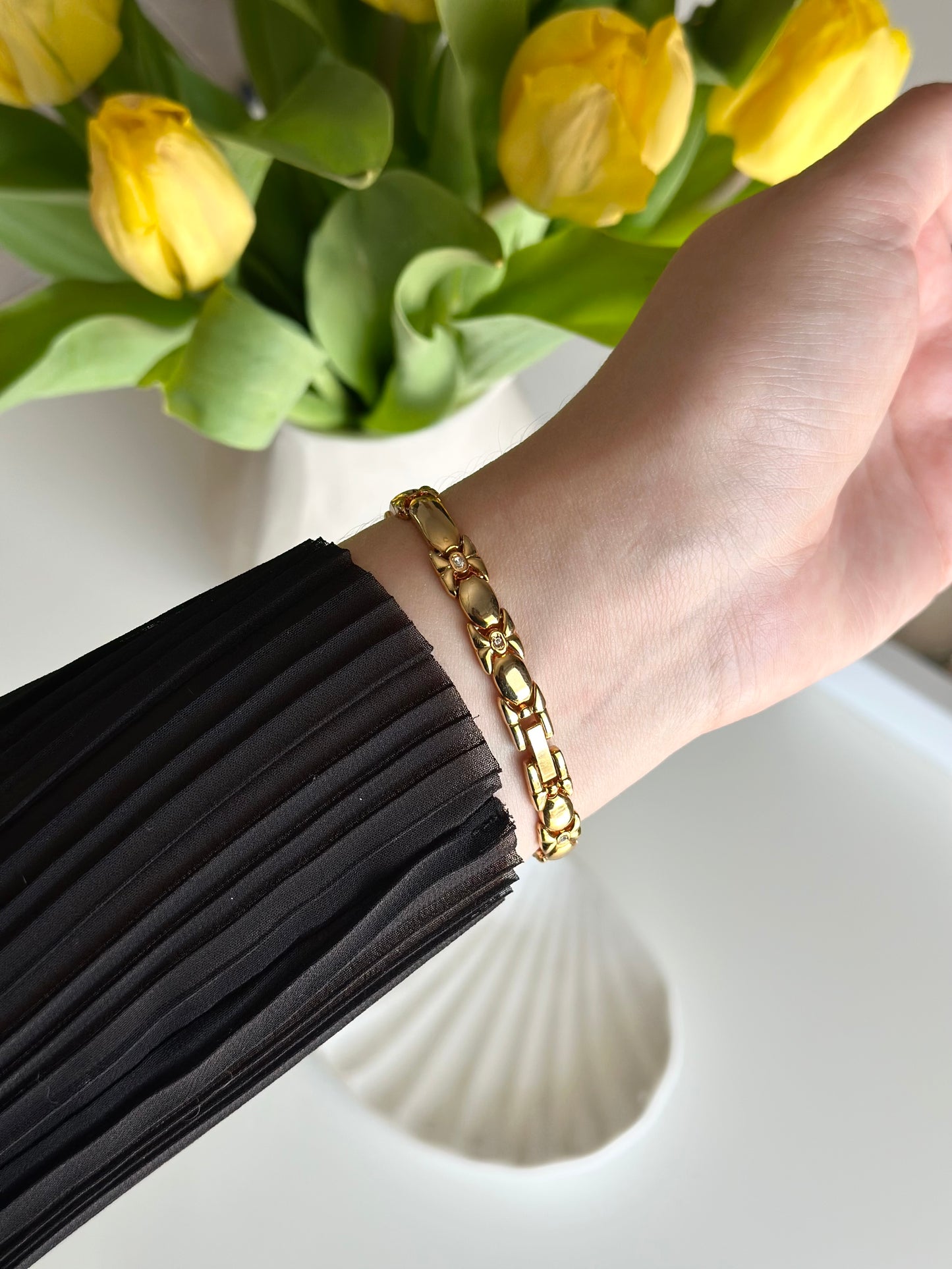 Lovely vintage gold-tone watch from the 2000s