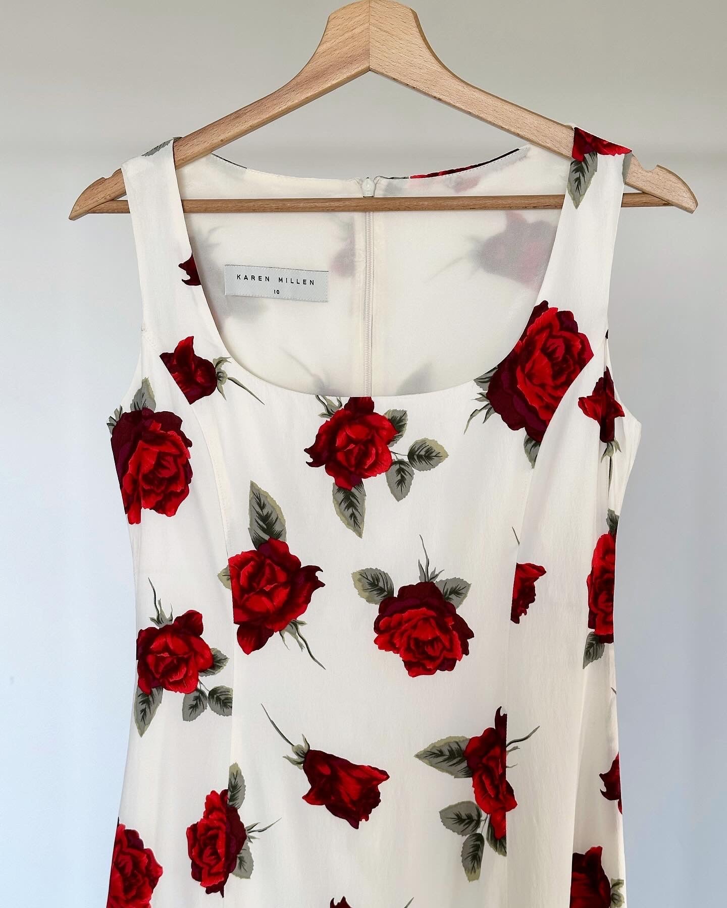 Stunning vintage floral dress by Karen Millen 🌺