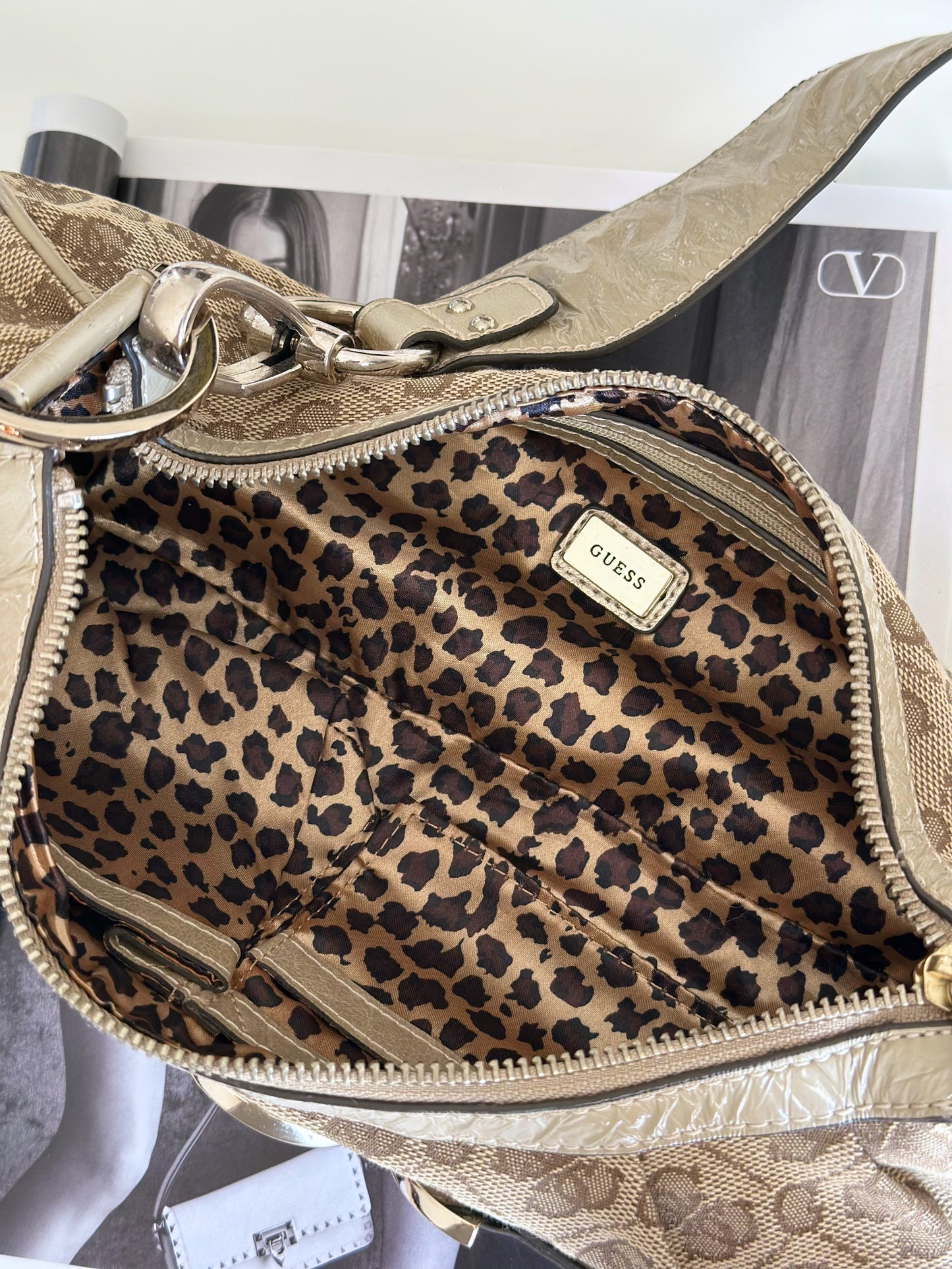 Iconic vintage Guess handbag
