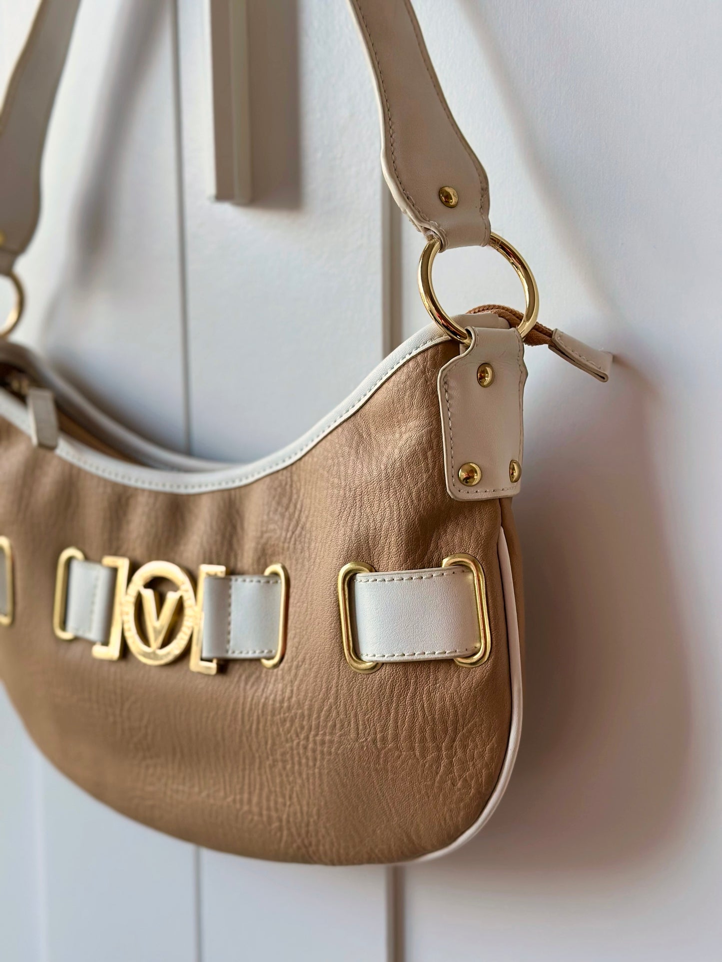Stunning vintage Mario Valentino baguette bag