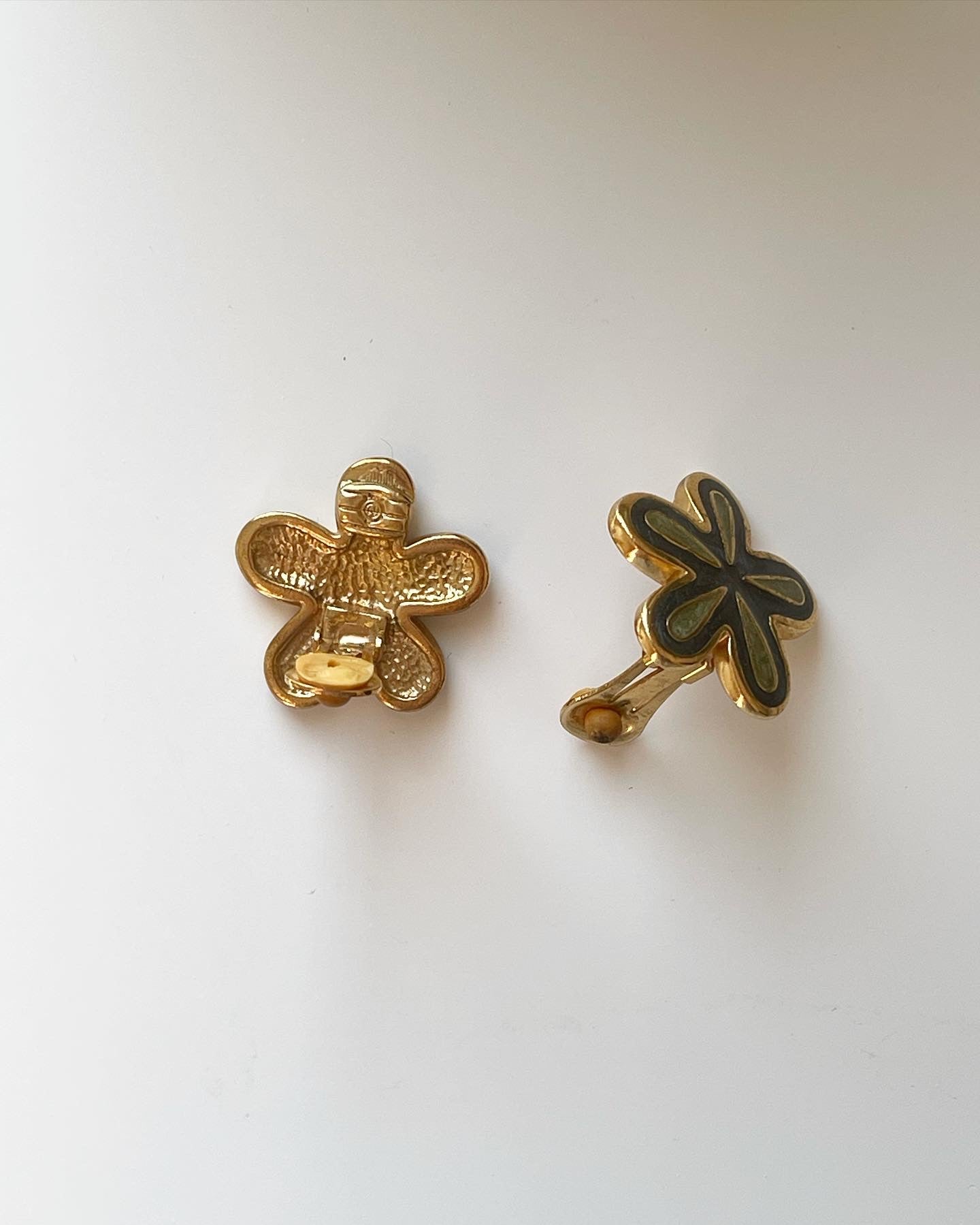 Vintage enamel clip-on earrings in a beautiful floral design