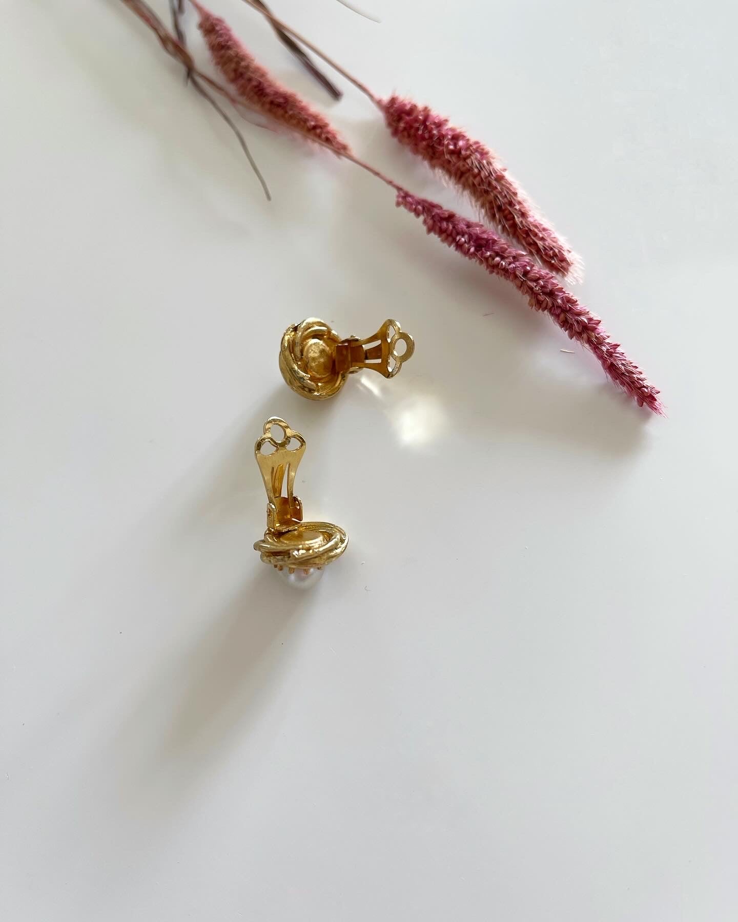 Lovely vintage faux pearl clip-on earrings