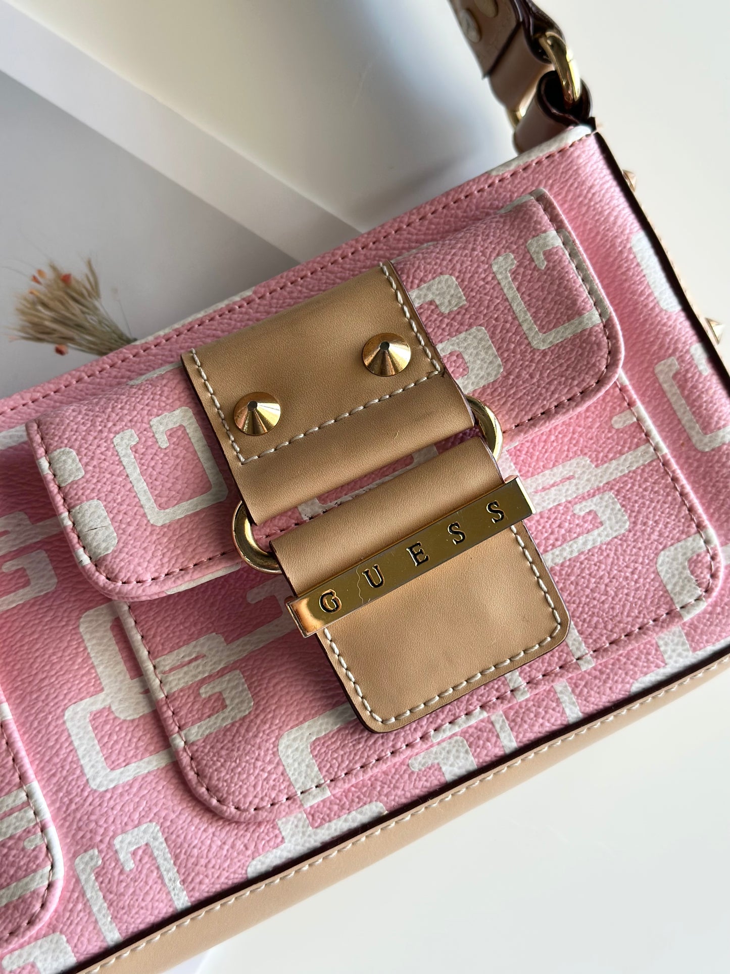 Vintage Y2K Guess shoulder bag in pink and ivory faux leather