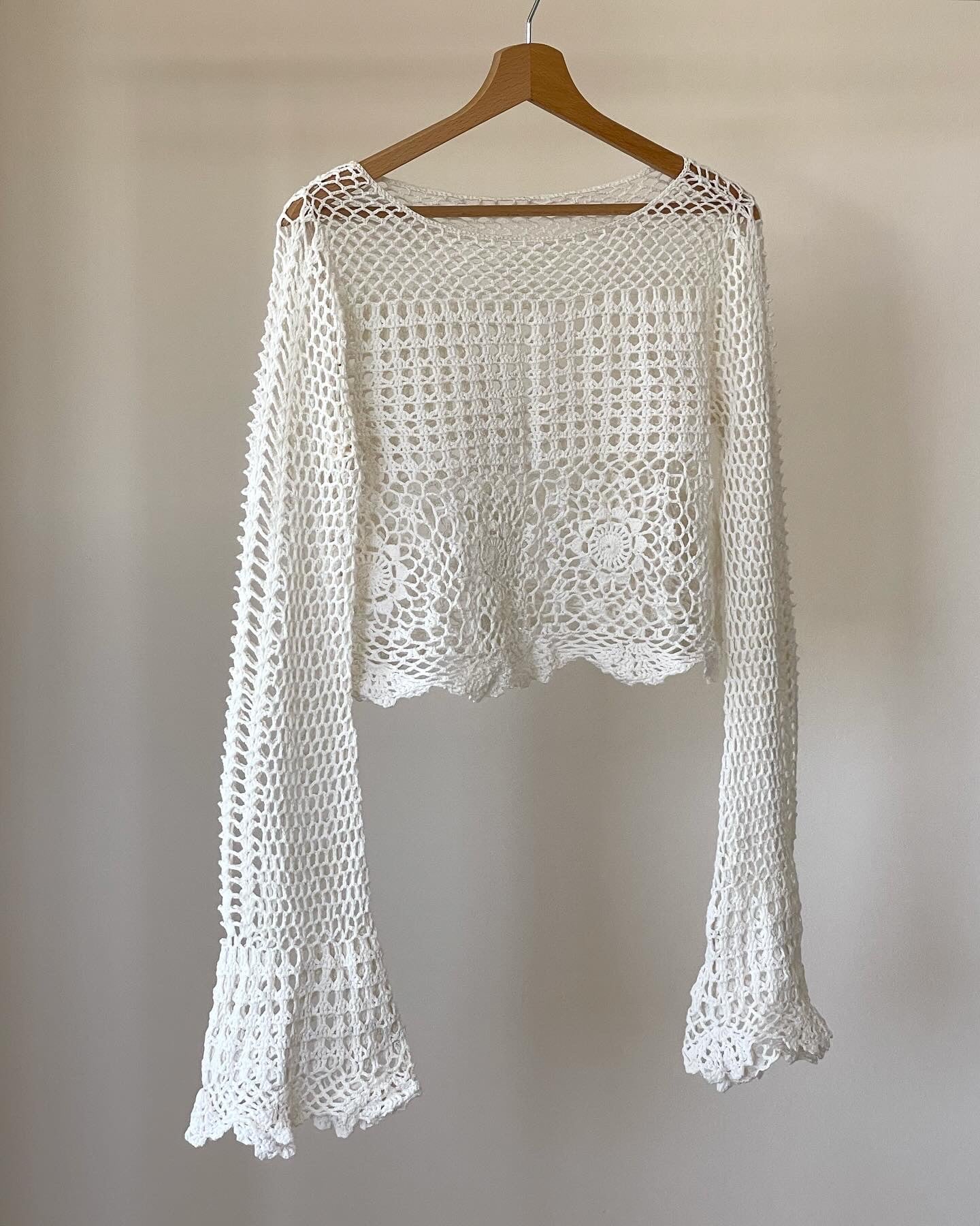 Lovely crochet crop top in an off-white color