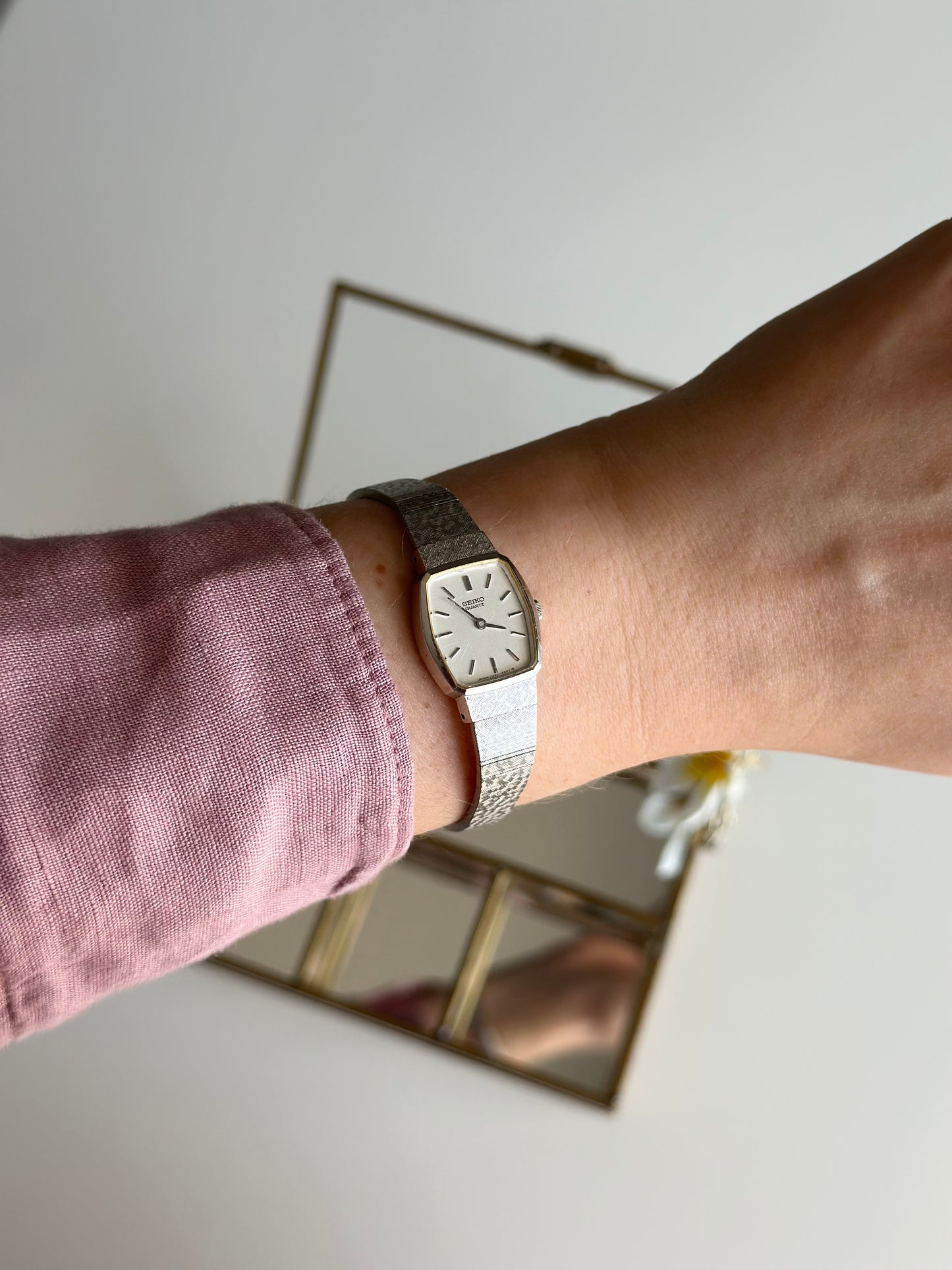 Timeless vintage Seiko quartz watch in a silver tone