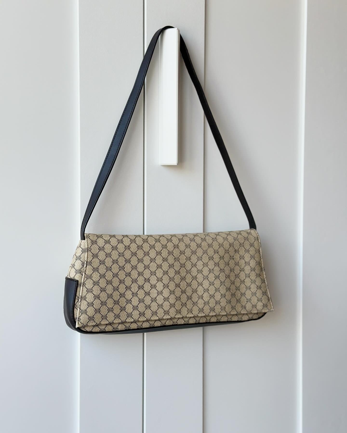 Vintage baguette bag
