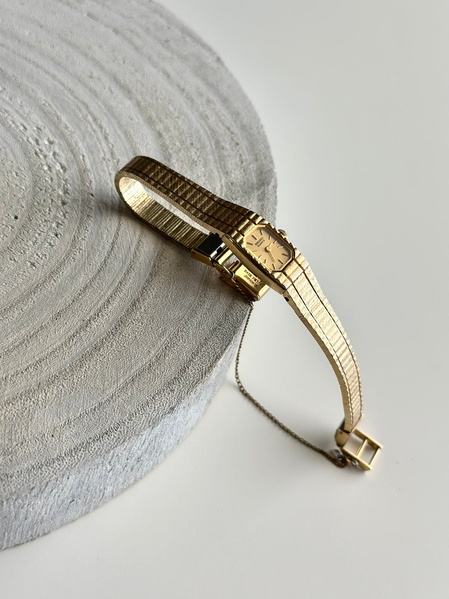 Charming vintage Seiko quartz watch