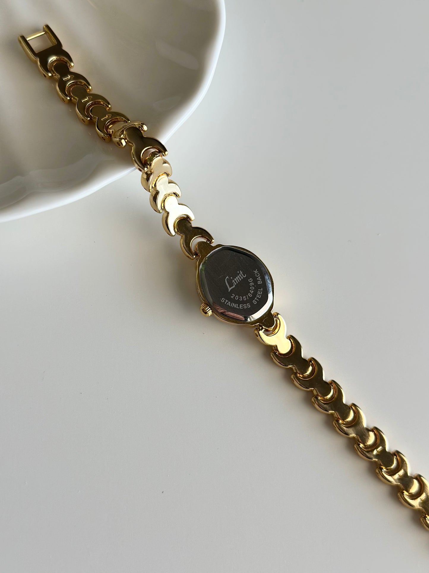 Charming vintage gold-tone watch Limit ✨
