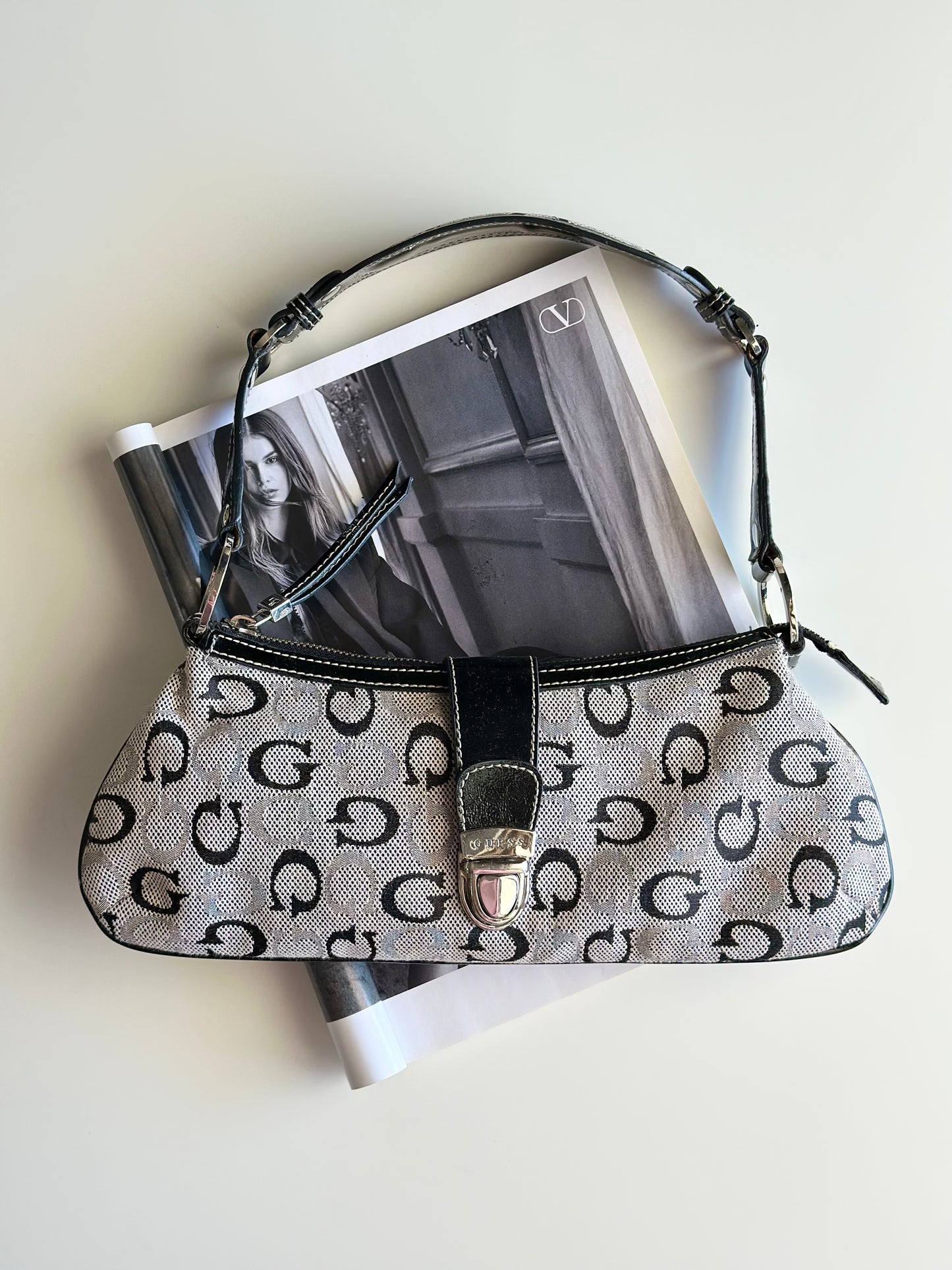 Vintage Guess grey baguette bag