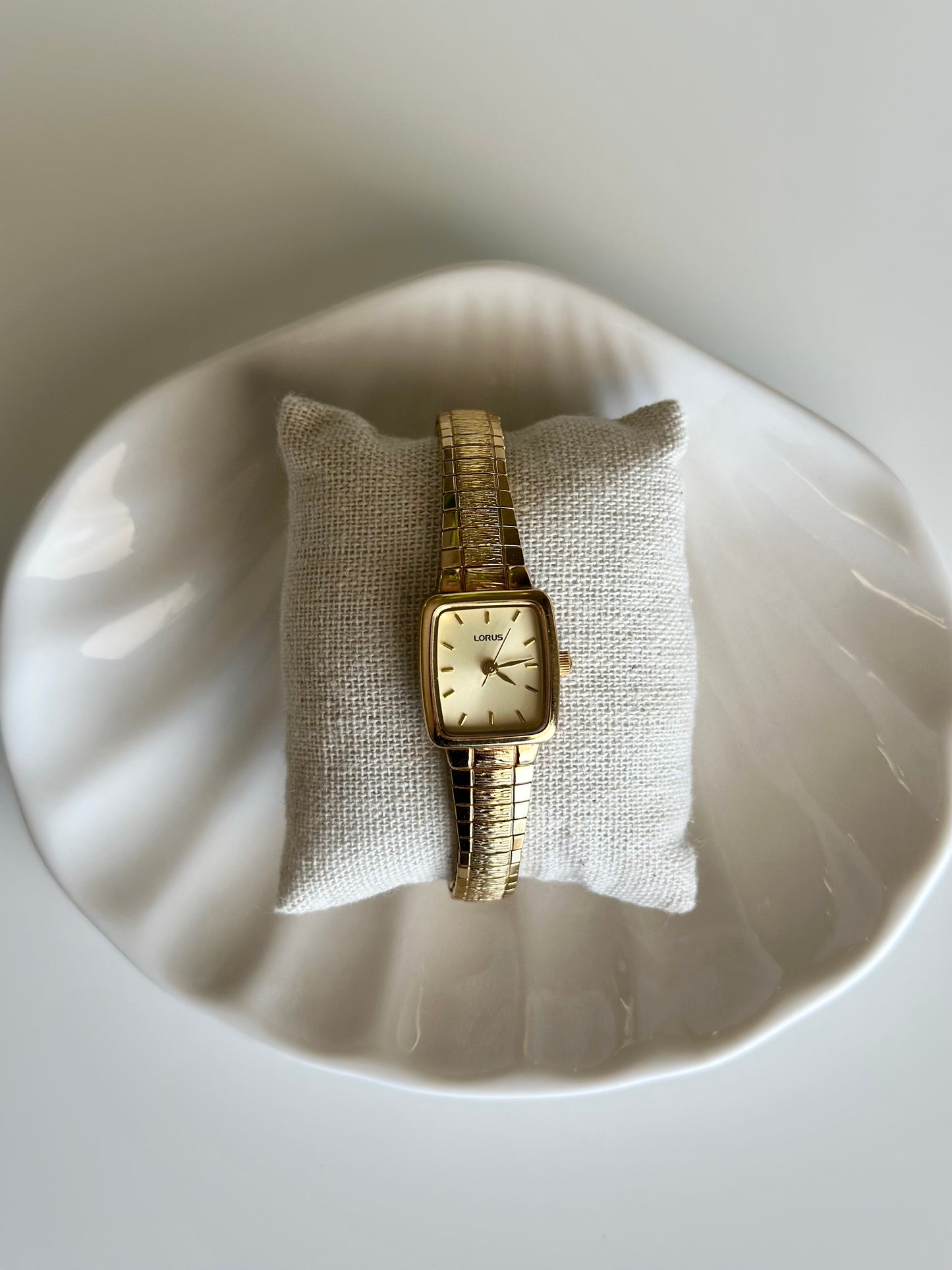 Stunning vintage gold-tone watch by Lorus (part of Seiko)