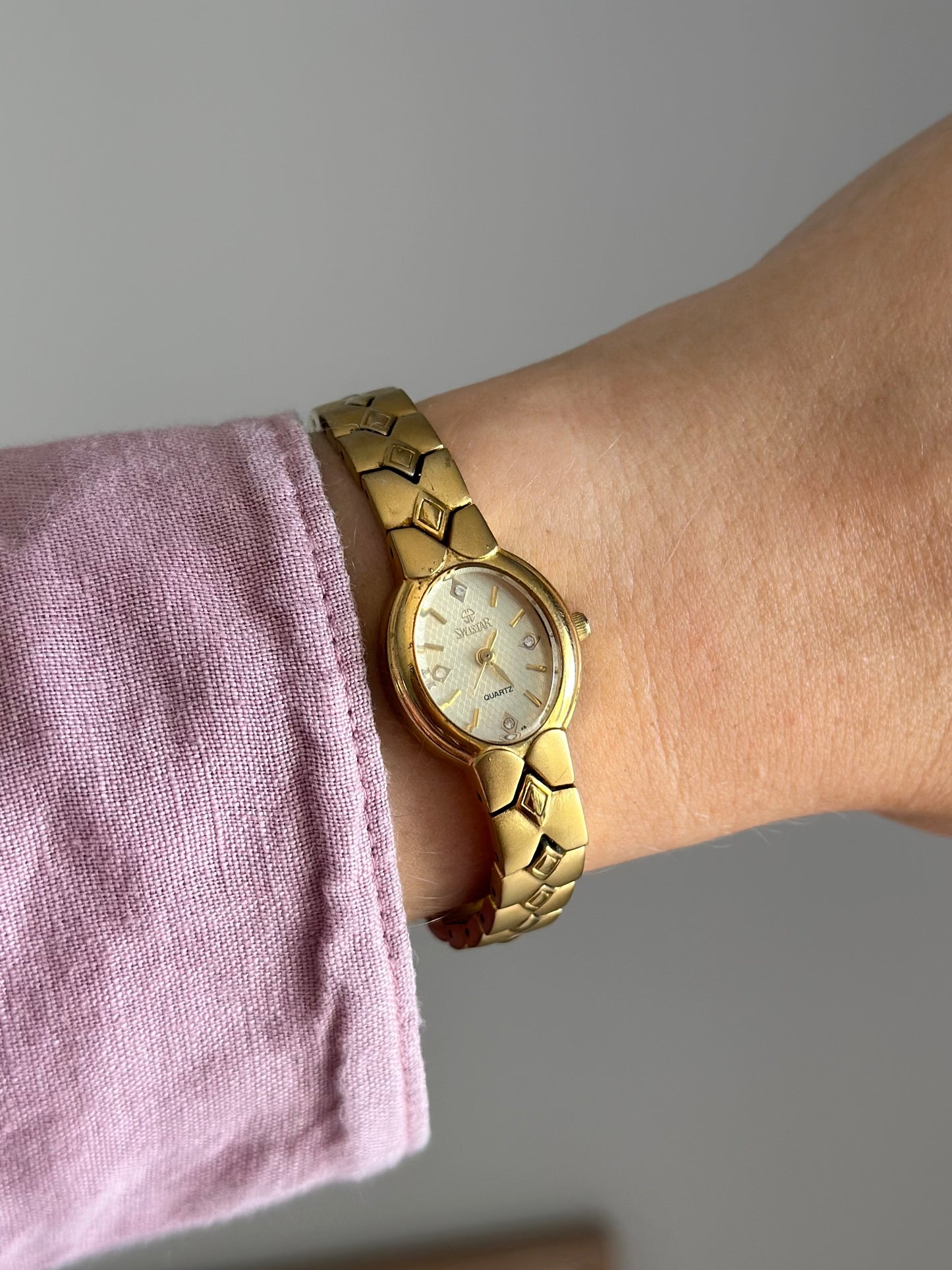 Elegant vintage classic '90s watch Swistar