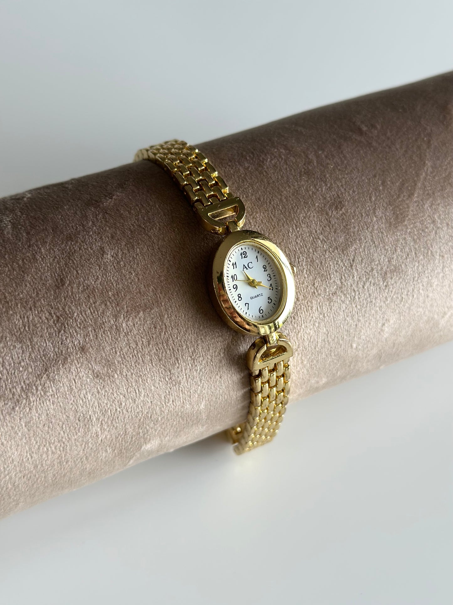 A delicate and timeless vintage watch AC
